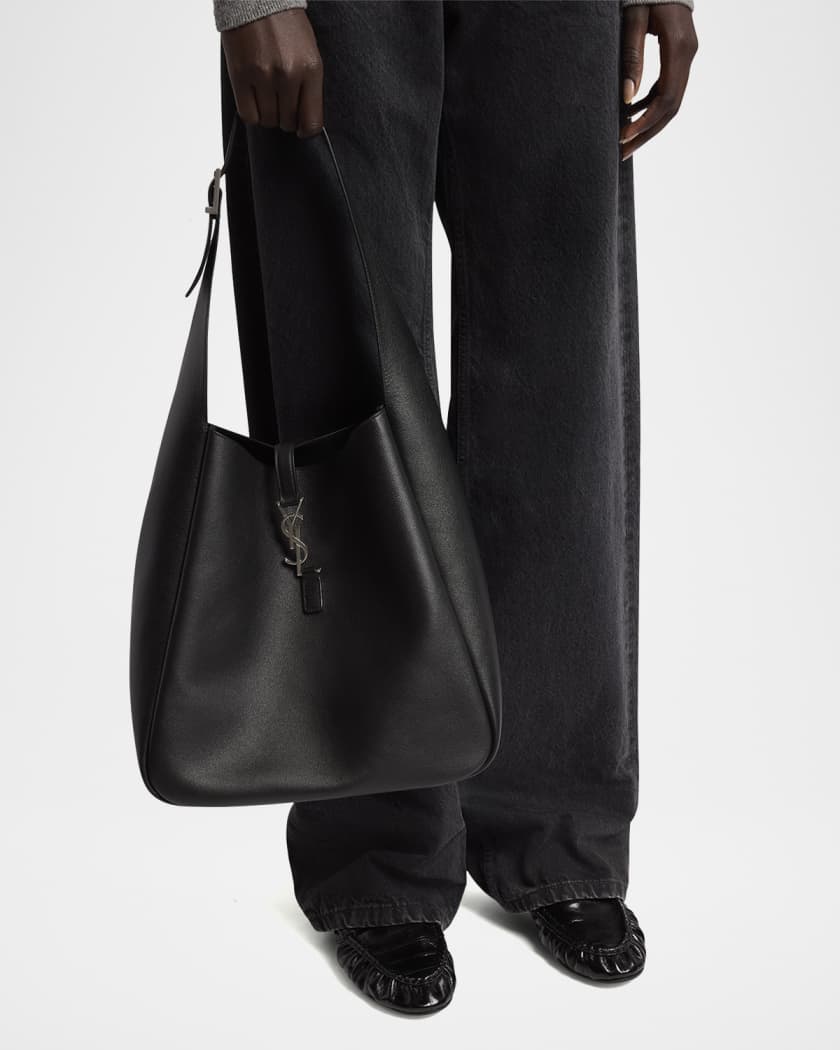 Le 5 À 7 Large Hobo Bag in Smooth Leather