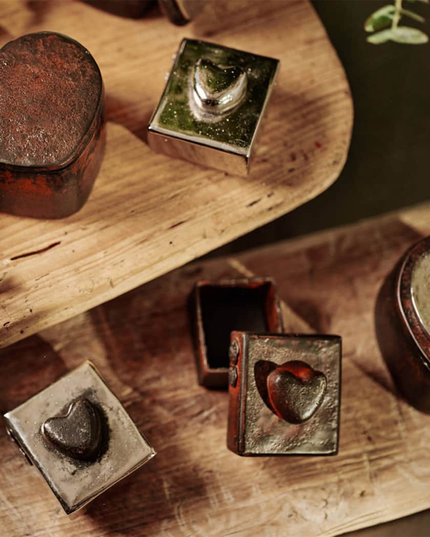 El Corazon Iron Box