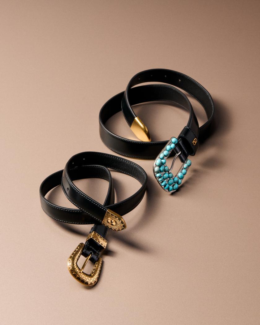 VLogo Signature Brushed Leather Belt | Neiman Marcus display picture 2