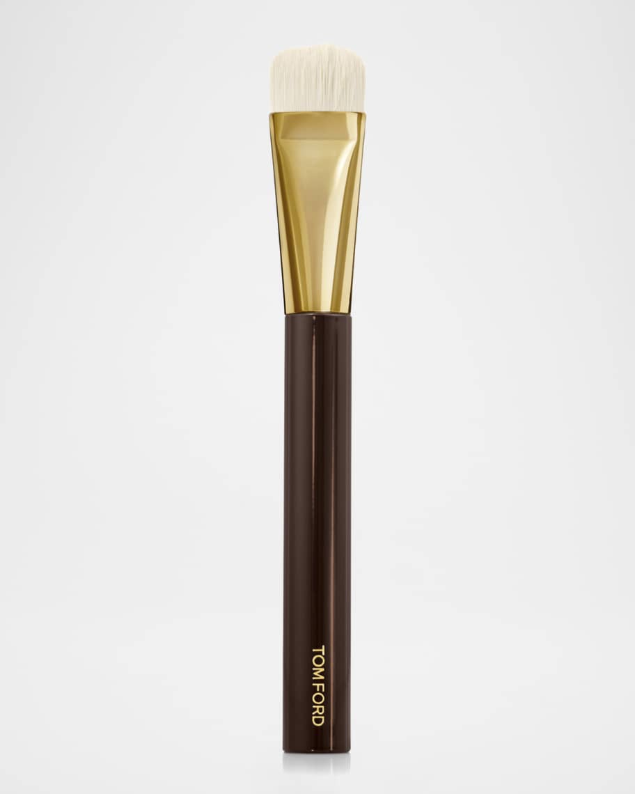 TOM FORD Shade and Illuminate Makeup Brush 04 | Neiman Marcus