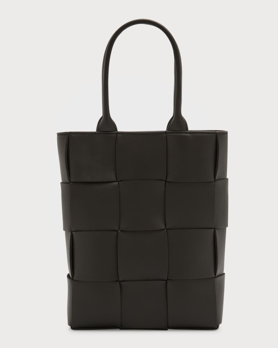 24S - ORANGE COUNTY // The Arco tote bag by Bottega Veneta may be