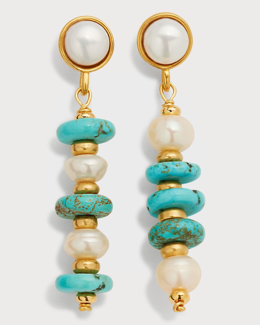 A guest wears a pearl bracelet, a Louis Vuitton Monogram Turquoise