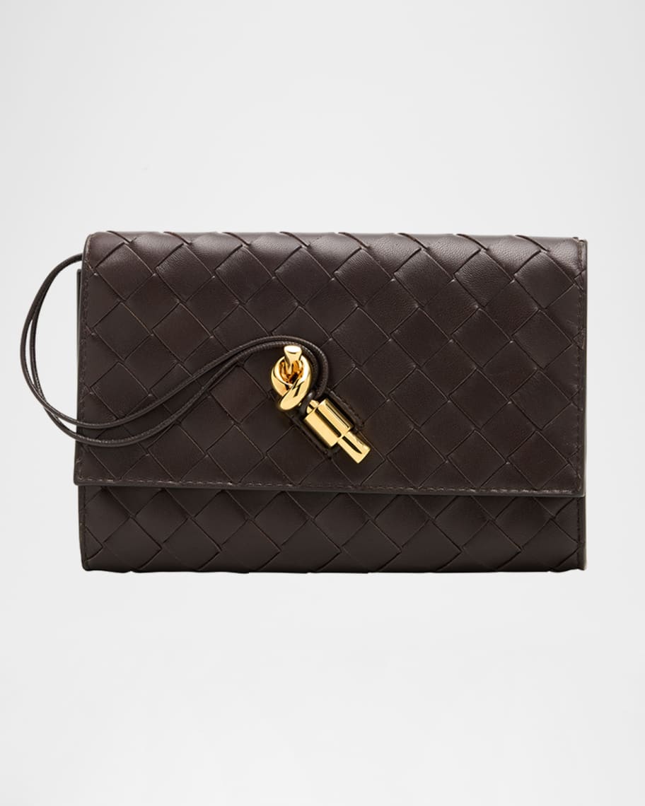 BOTTEGA VENETA◆Andiamo ナッパレザー ポーチ メタルノット Bottega Veneta Andiamo Metallic Leather Pouch Bag | Neiman