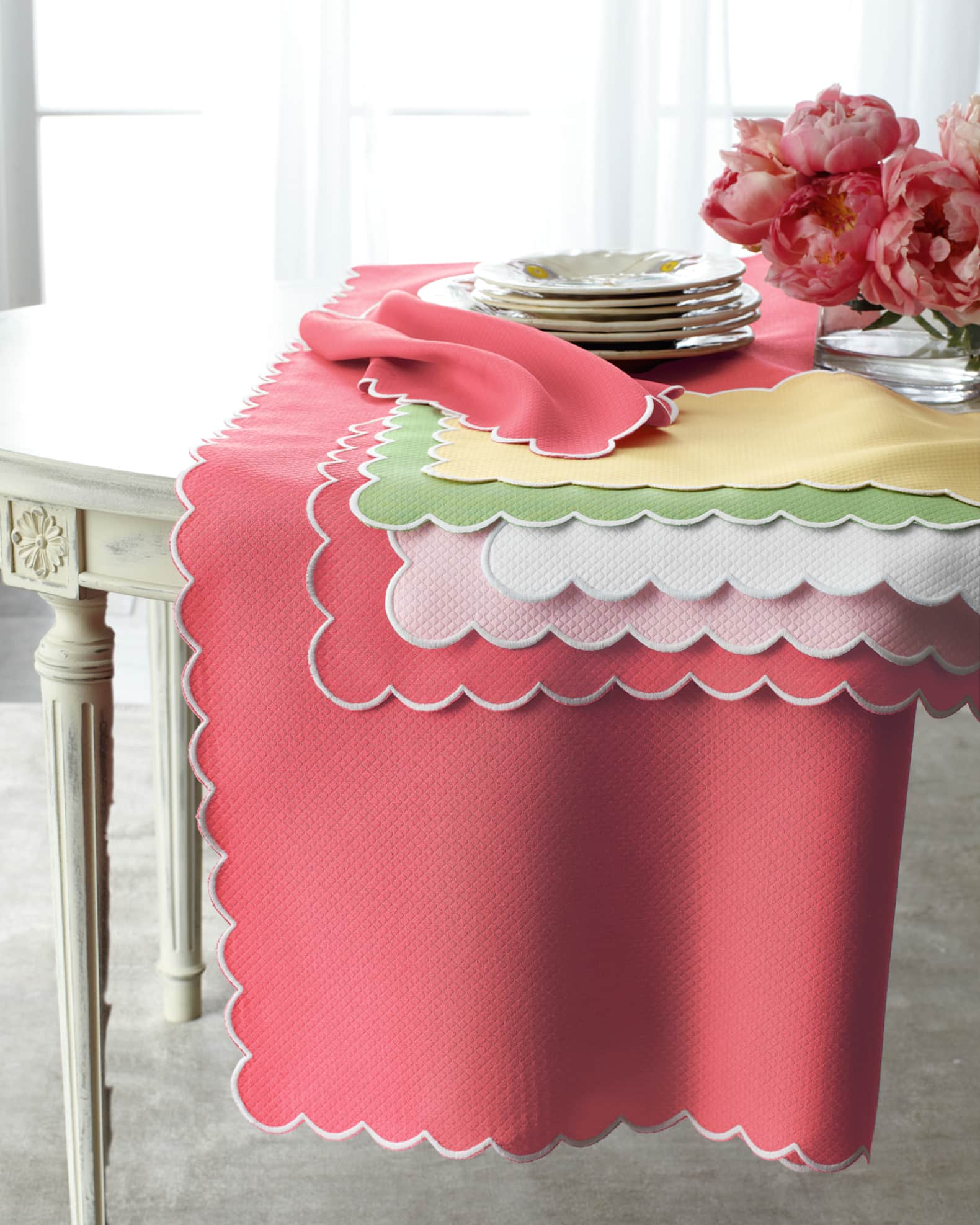 Matouk Savannah Gardens Tablecloth, 68" x 90" Neiman Marcus