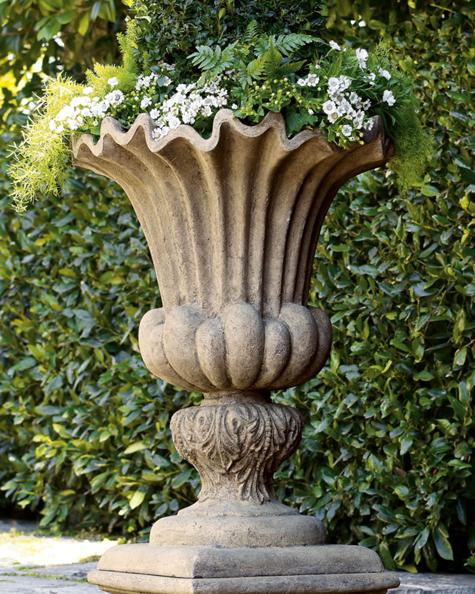 Acanthus Urn 0