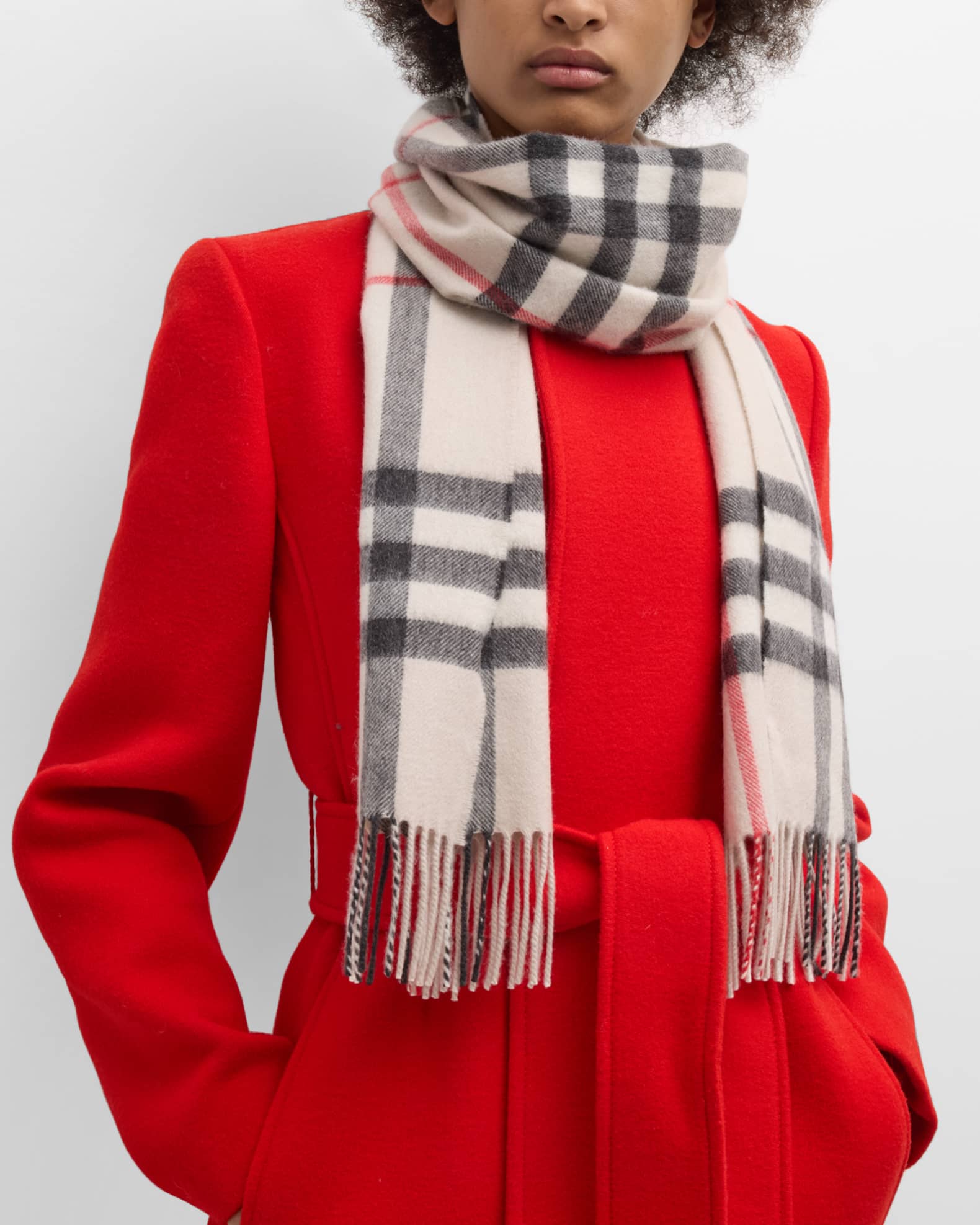 Burberry the large classic cashmere scarf in check shop