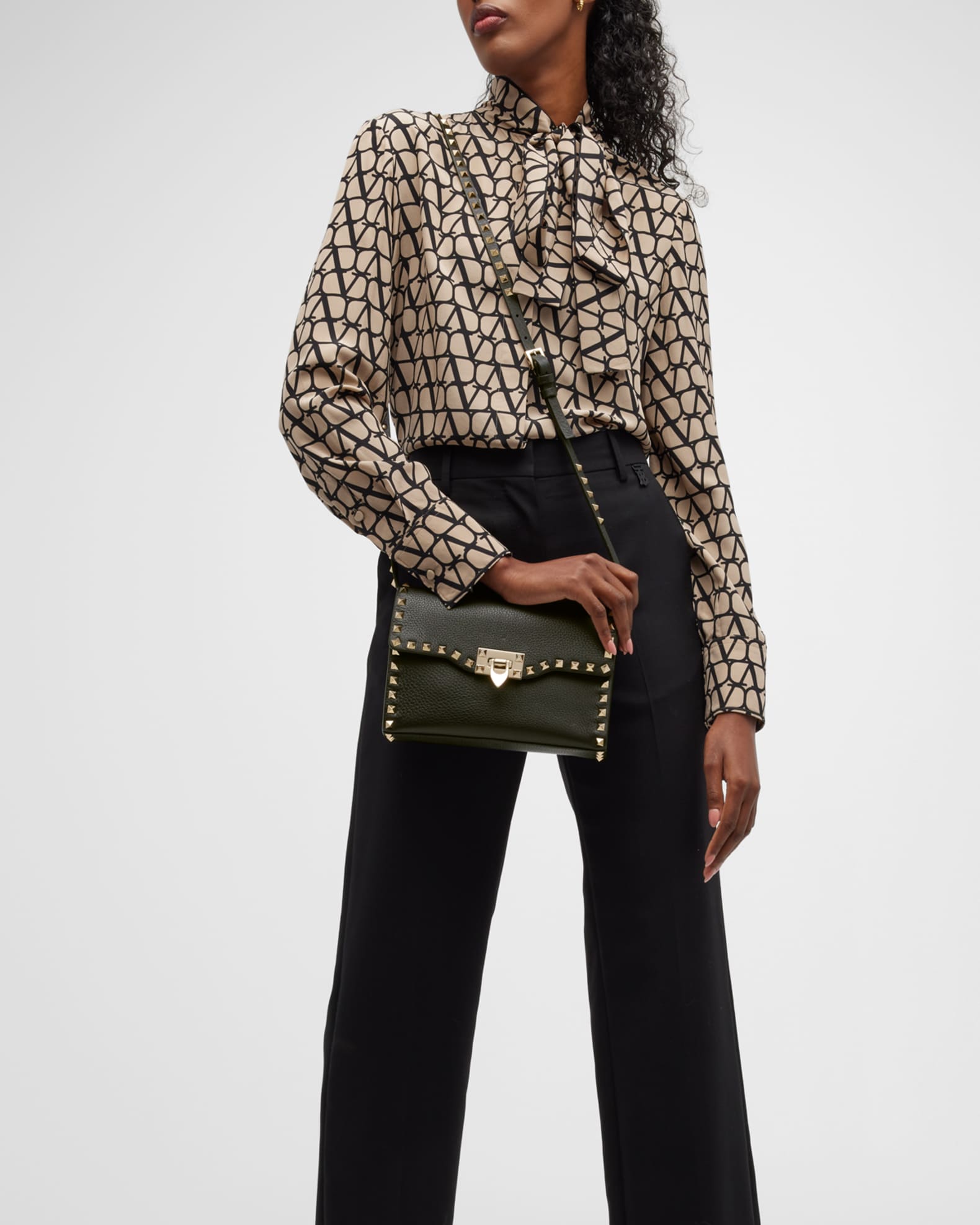 Rockstud medium shoulder bag store