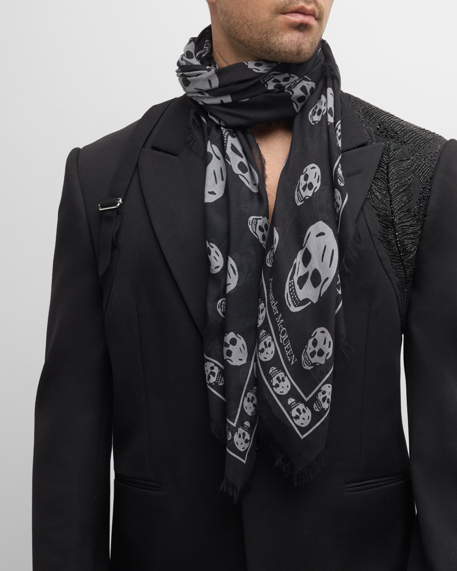 小物 Alexander McQueen BlackSkull Silk Stall Women's Classic Silk Skull Scarf in Black | Alexander McQueen US