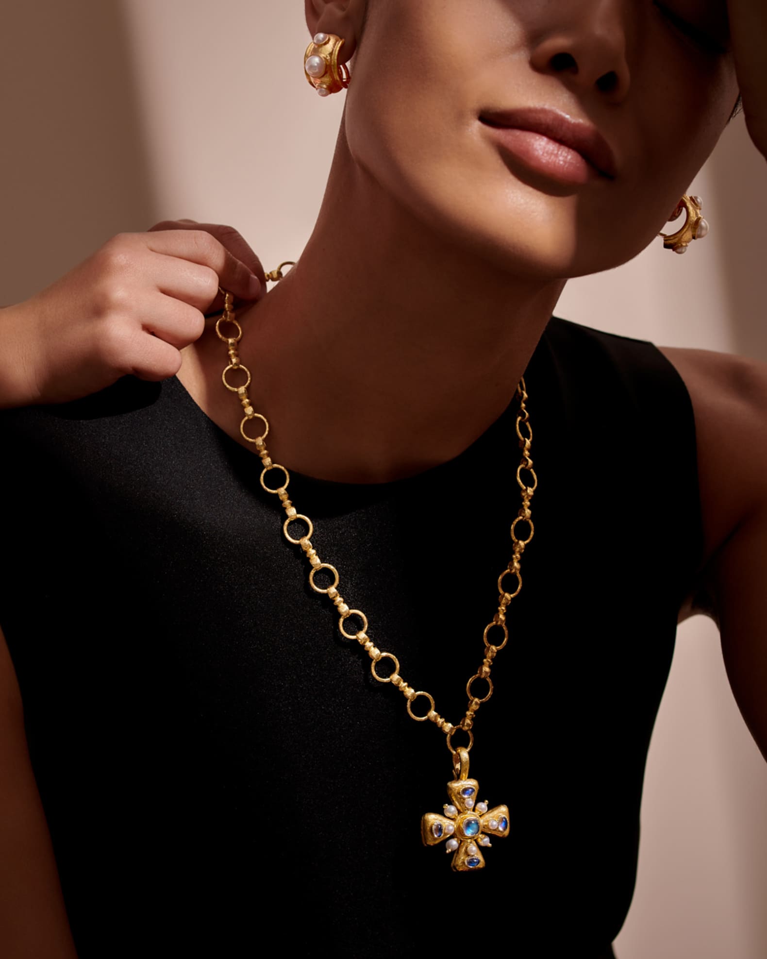 Elizabeth Locke Celtic Gold 19k Link Necklace, 21"L Neiman Marcus