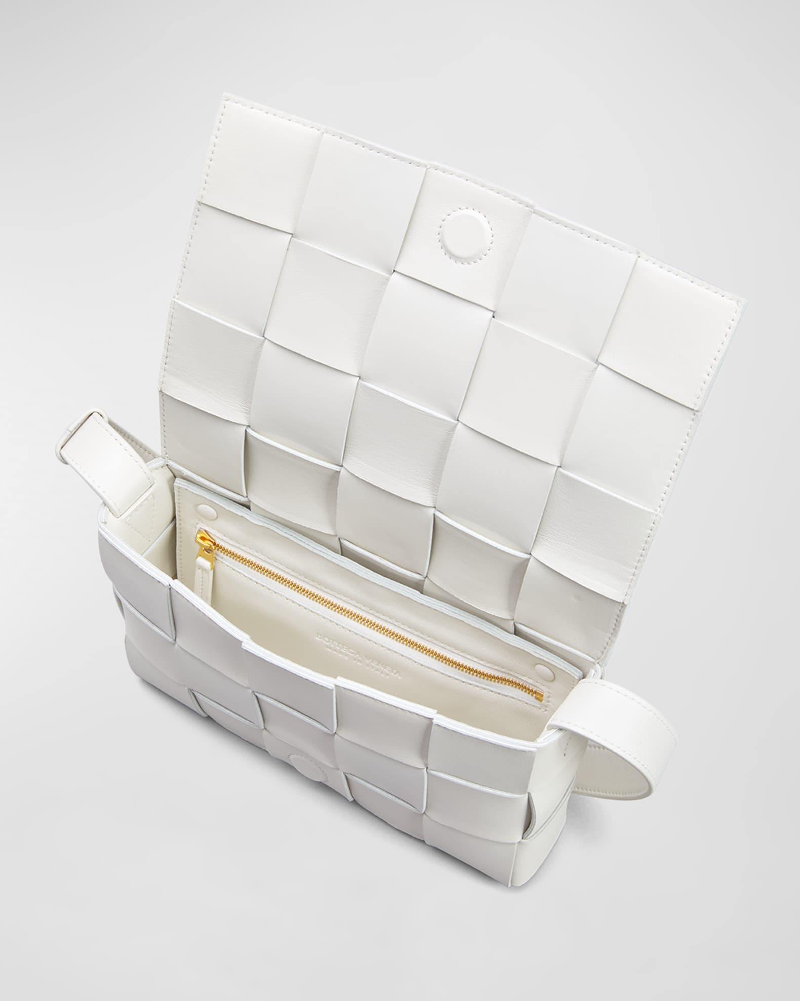 【BOTTEGA VENETA】Leather Cassette Bag White Bottega Veneta Men's Cassette Small Urban Leather Crossbody
