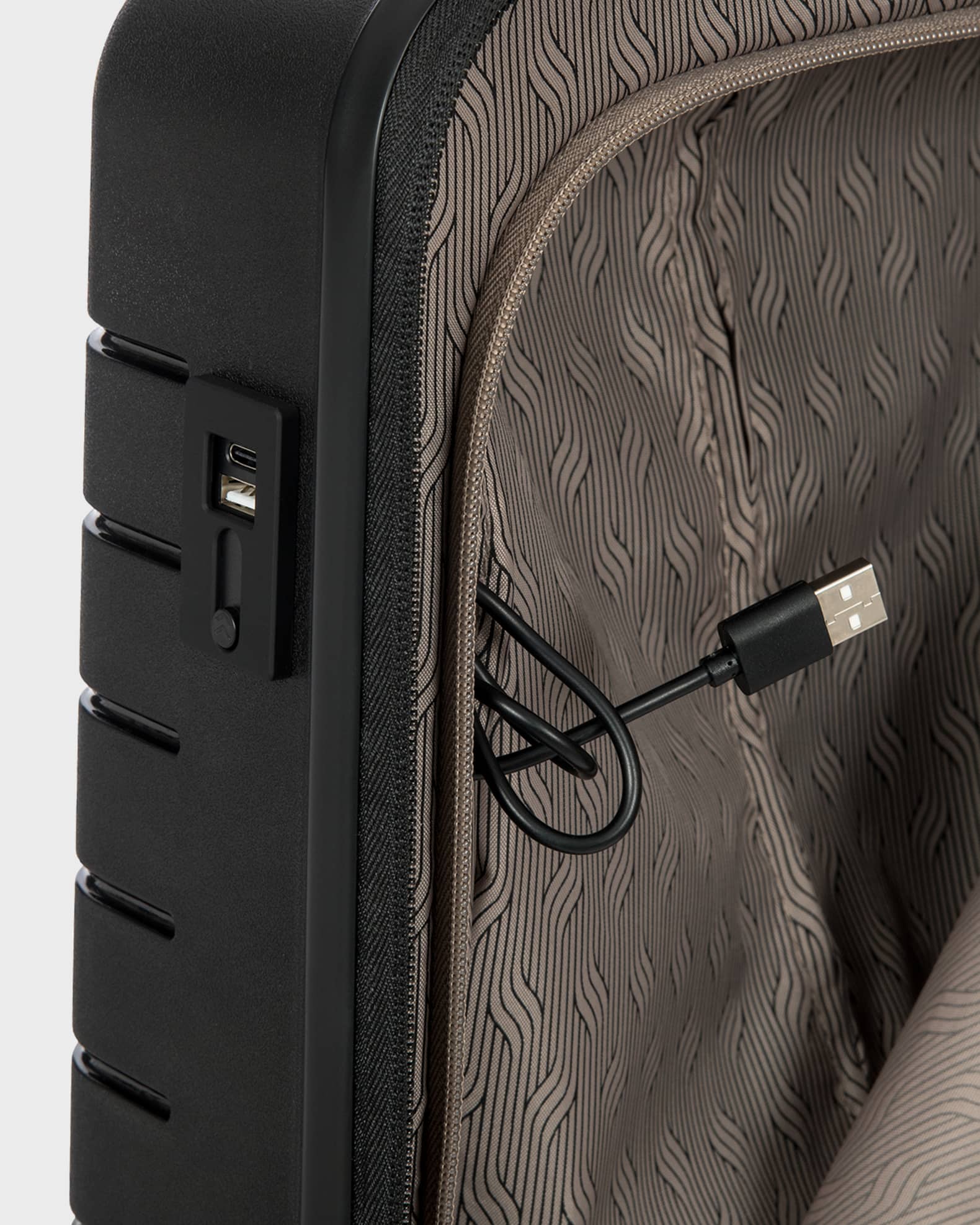 Bric's B/Y Ulisse 21" CarryOn Expandable Spinner Luggage Neiman Marcus