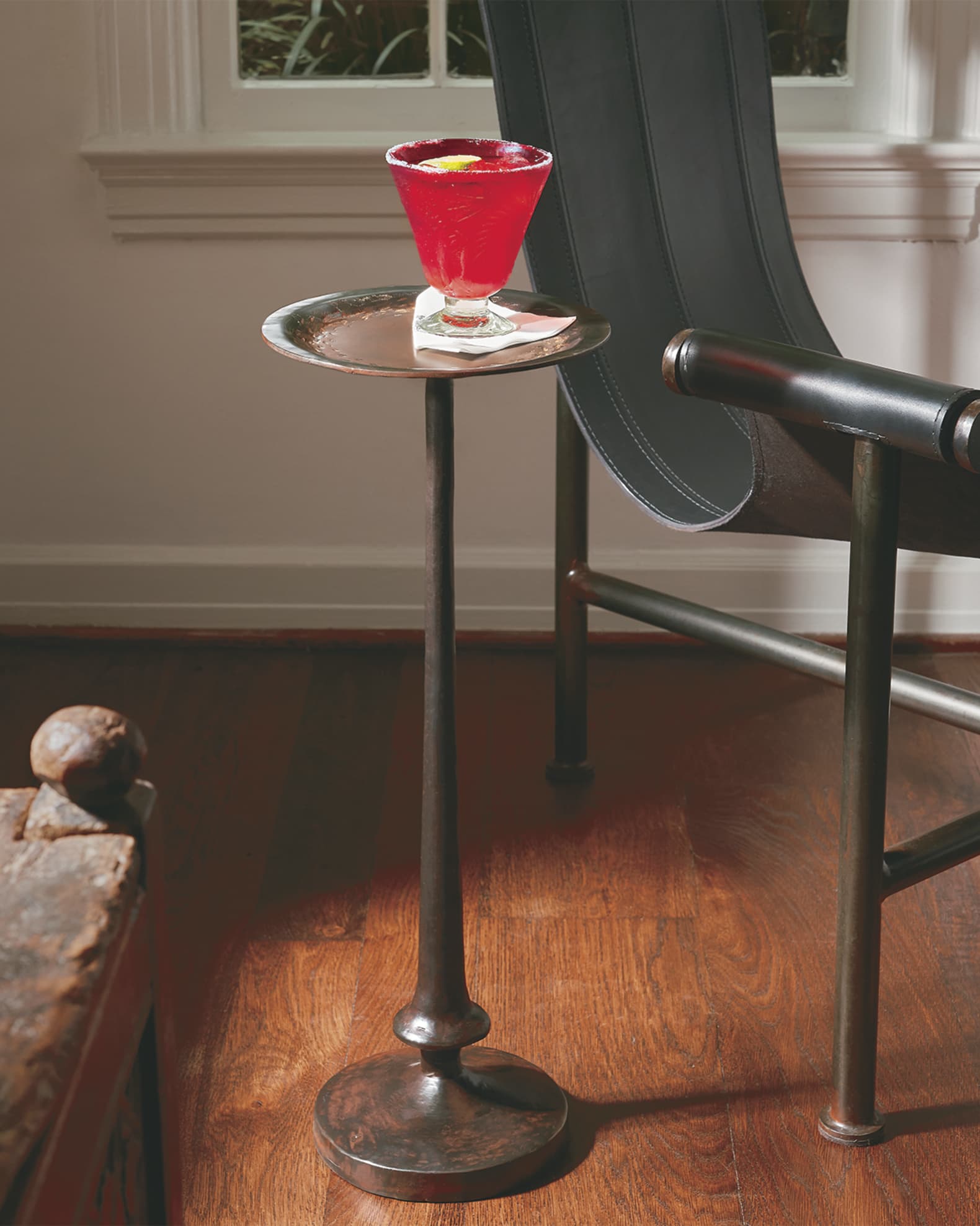 Mesita Redonda Side Table 1