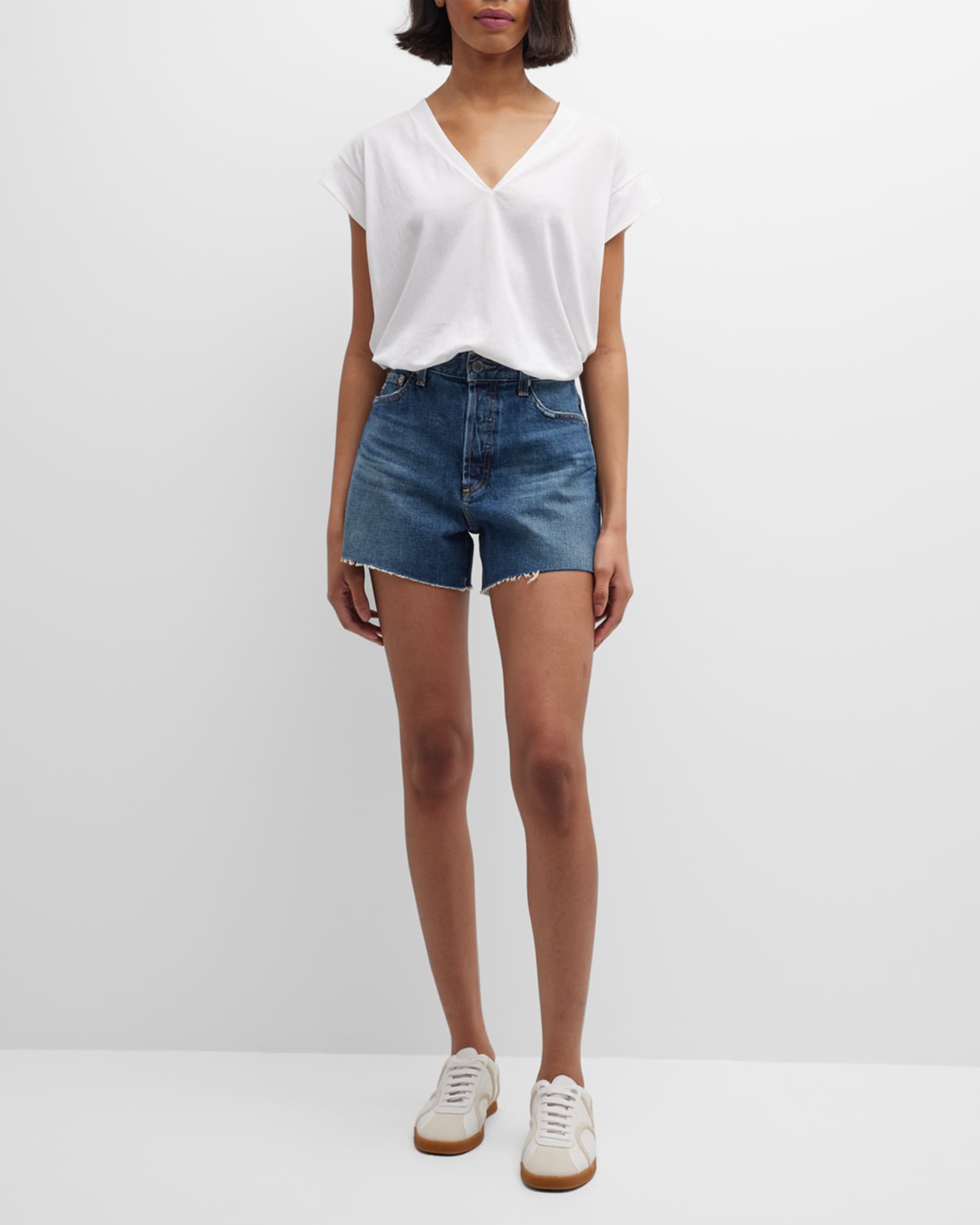 Le Mid Rise V-Neck Tee 1