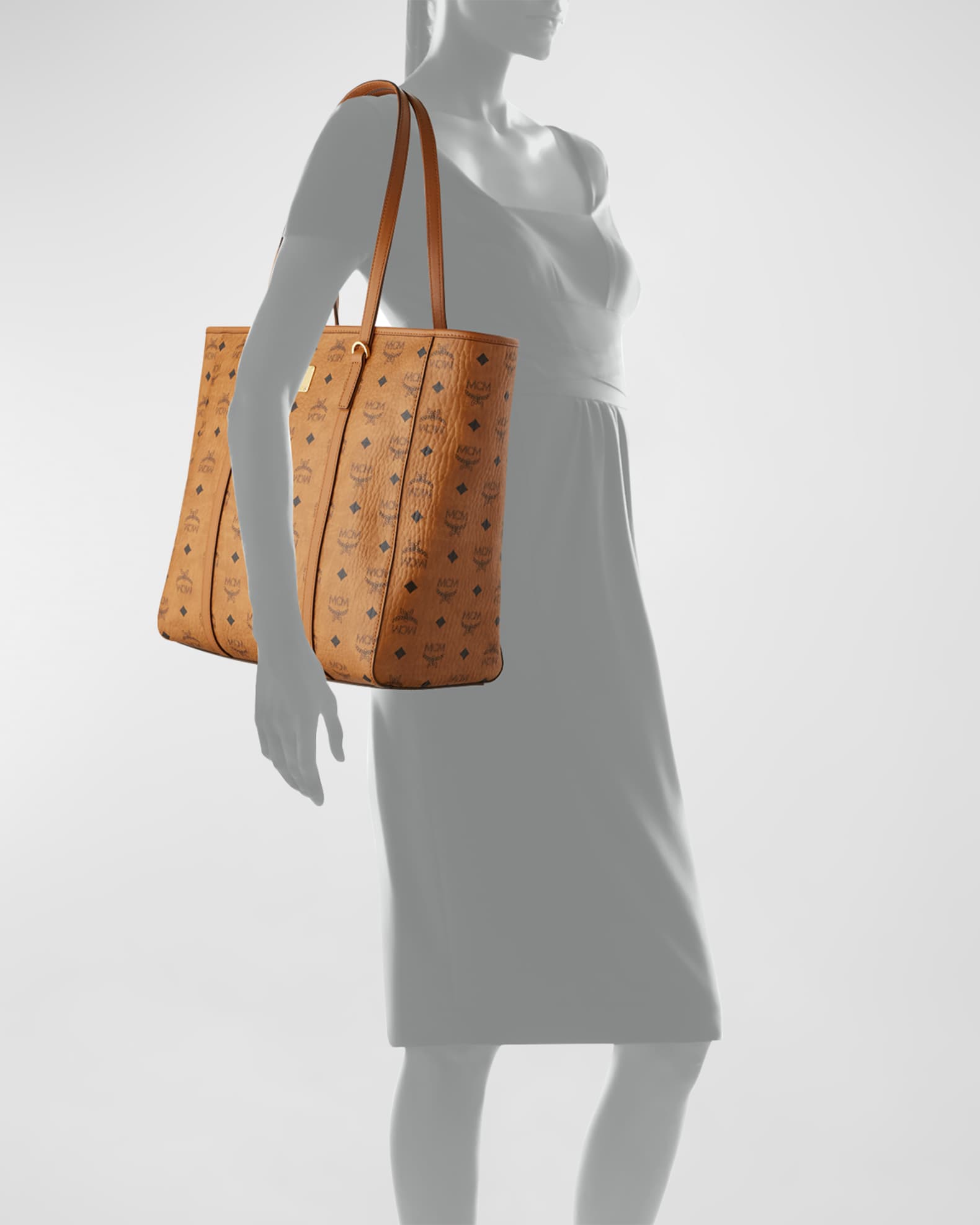 Mcm logo bag outlet