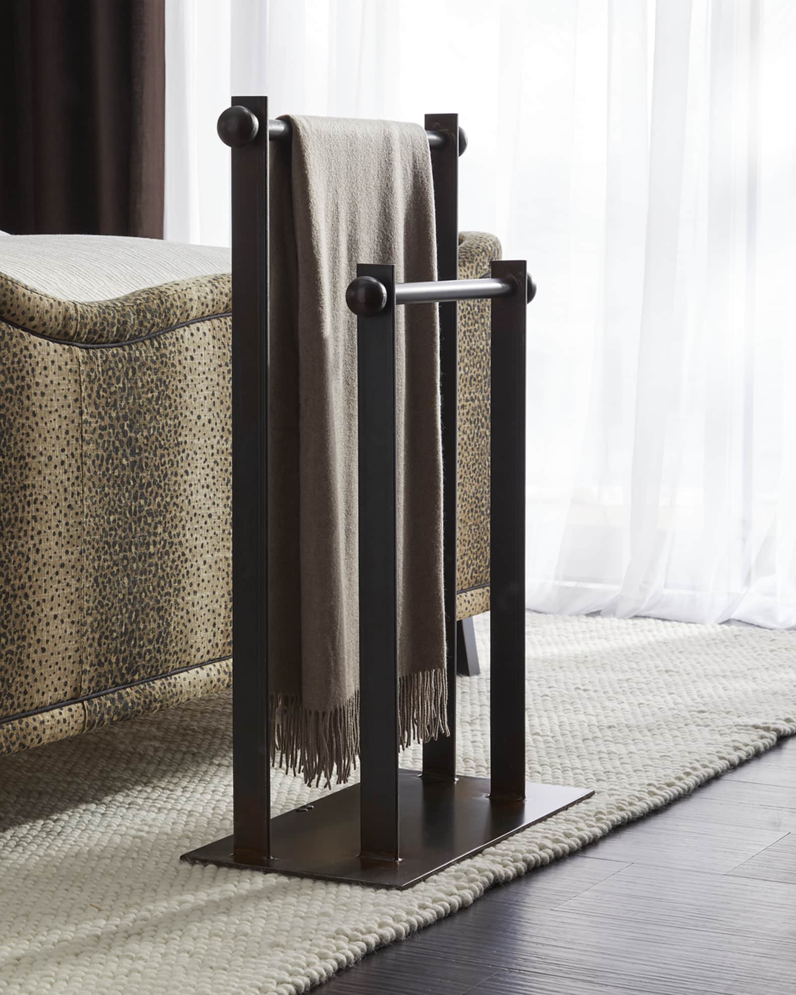El Estante Blanket Rail 0