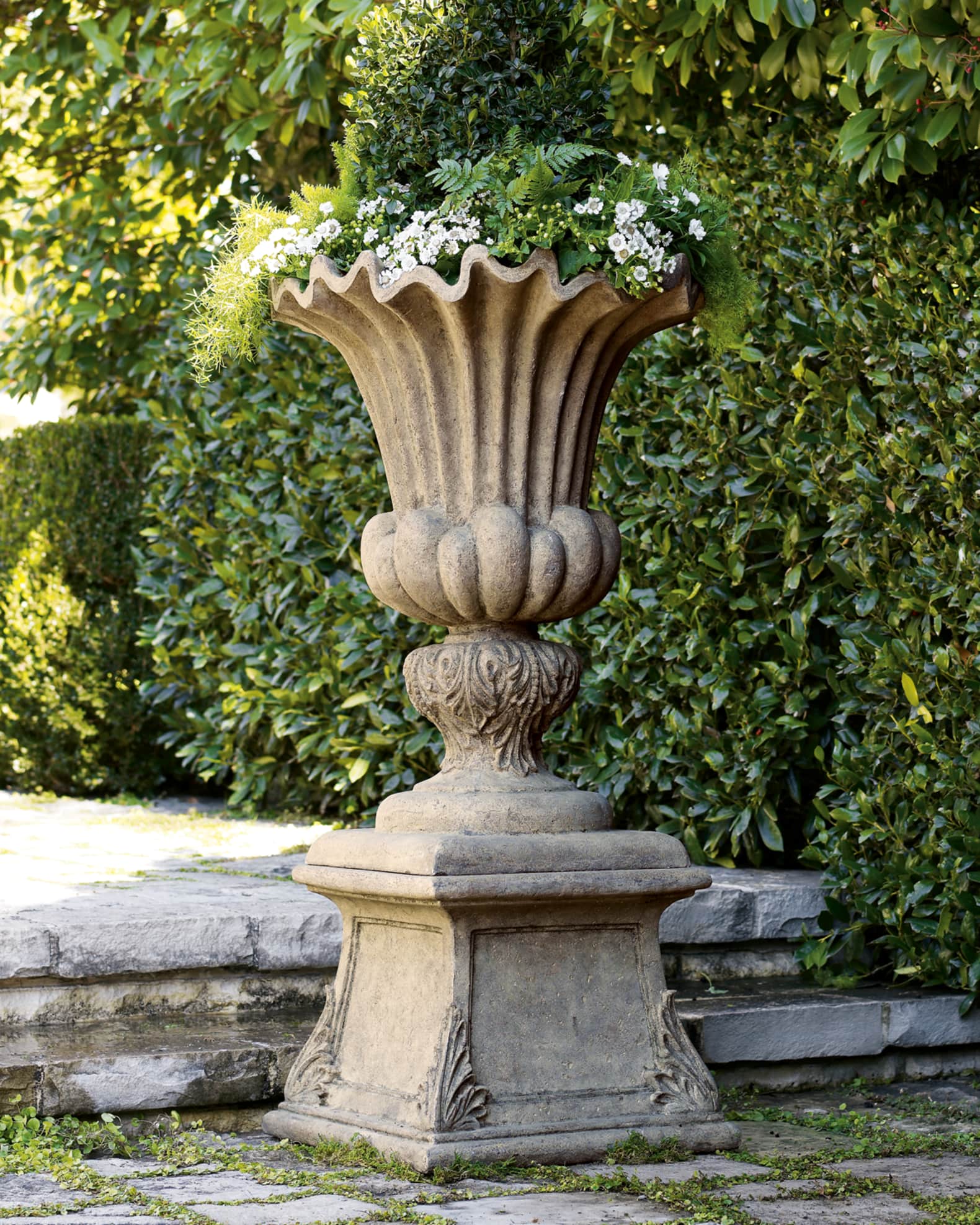 Acanthus Urn 1