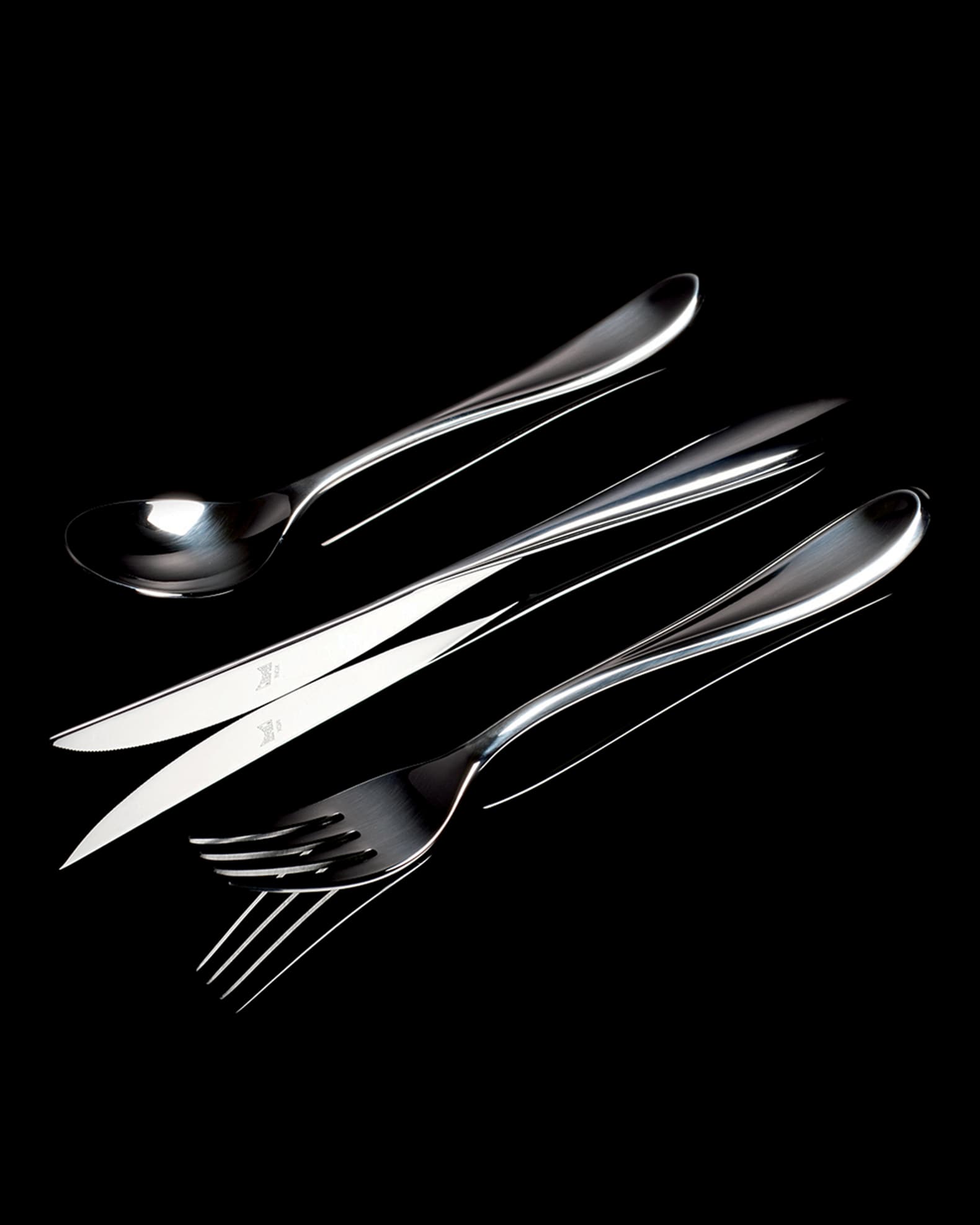 Forma 5-Piece Flatware Set 1