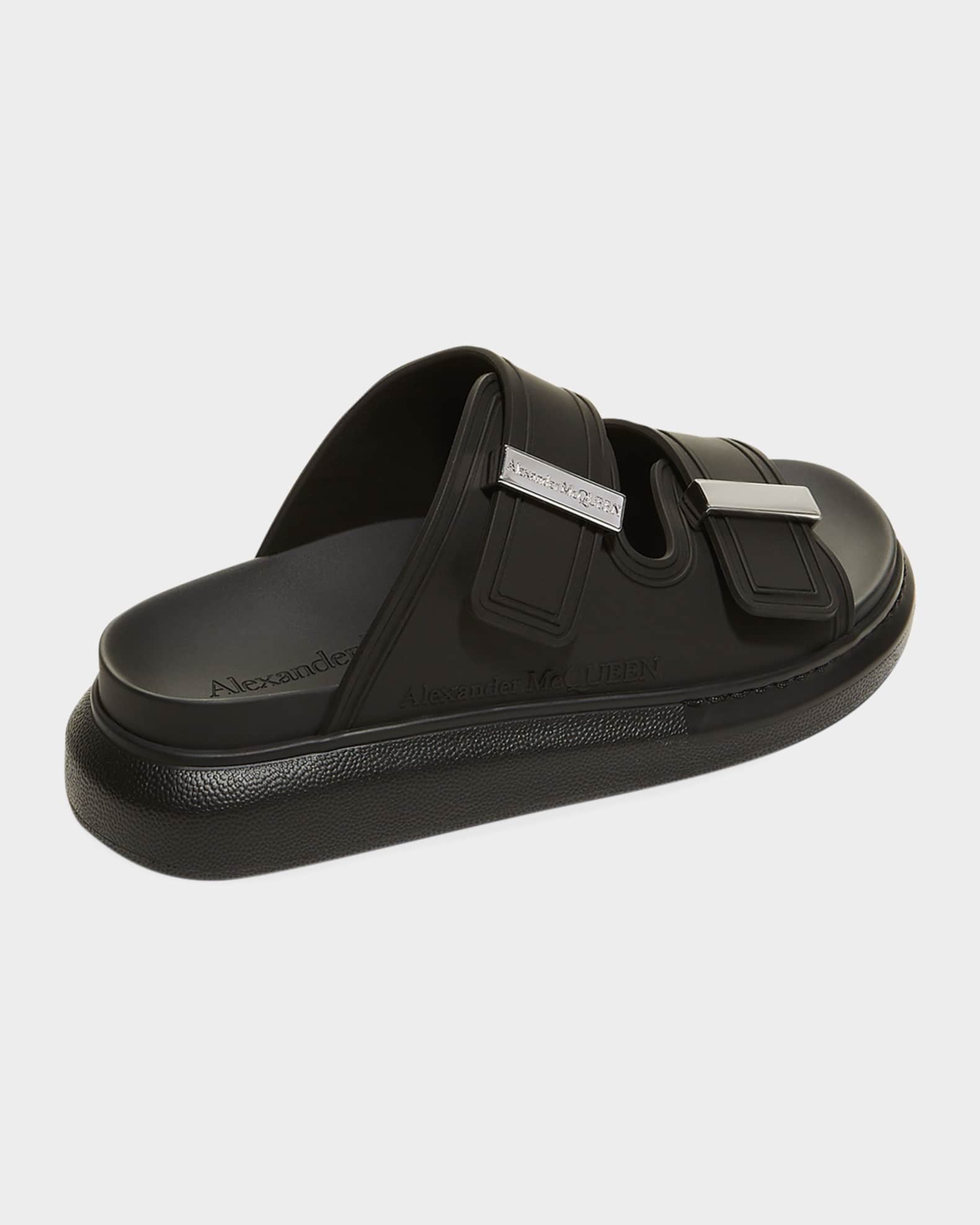 サンダル・ミュール ALEXANDER MCQUEEN - Leather slides with embossed Seal logo Alexander McQUEEN Women's Embossed Slide Sandals