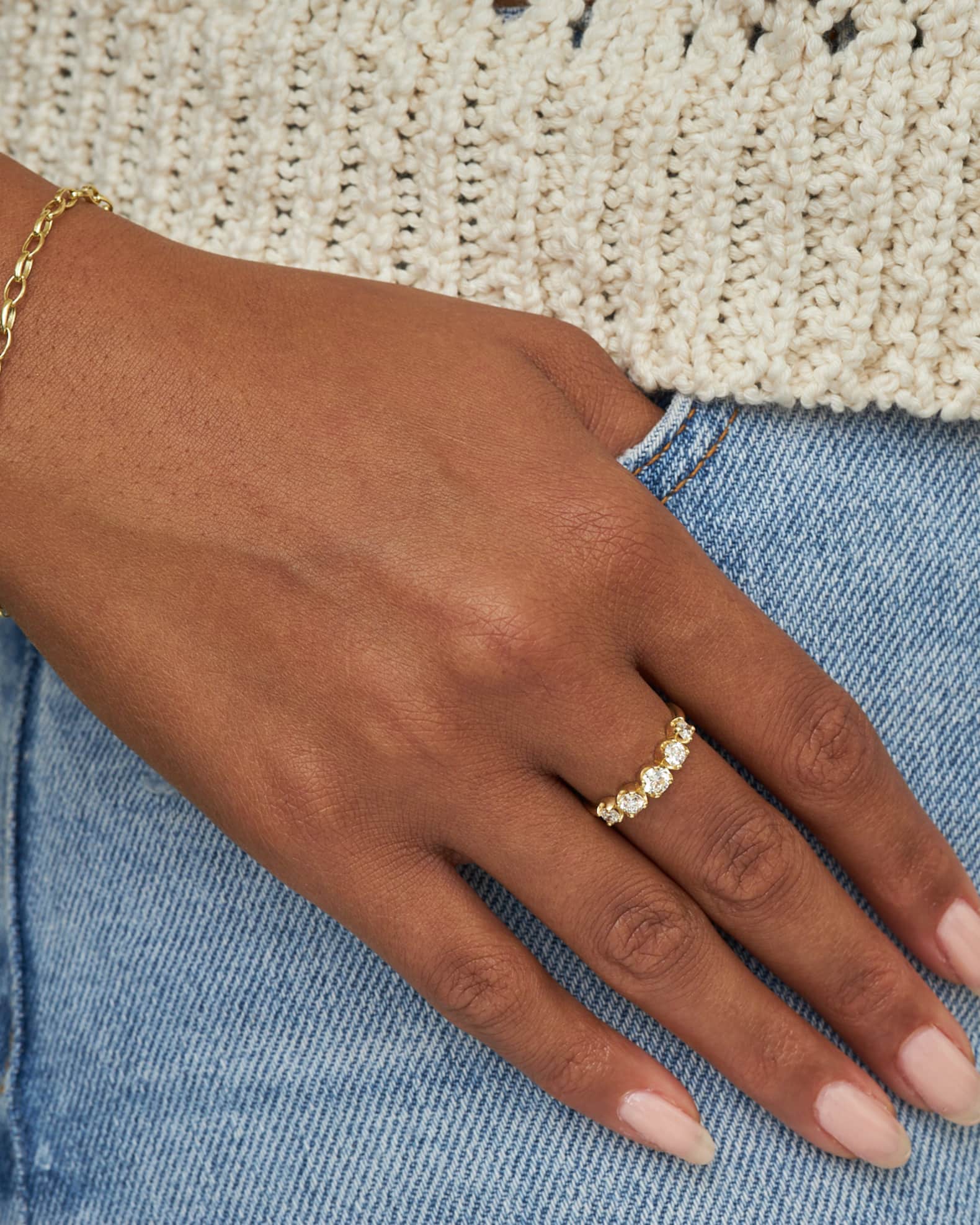 18k Gold Graduated Diamond Ring, Size 6.5 1