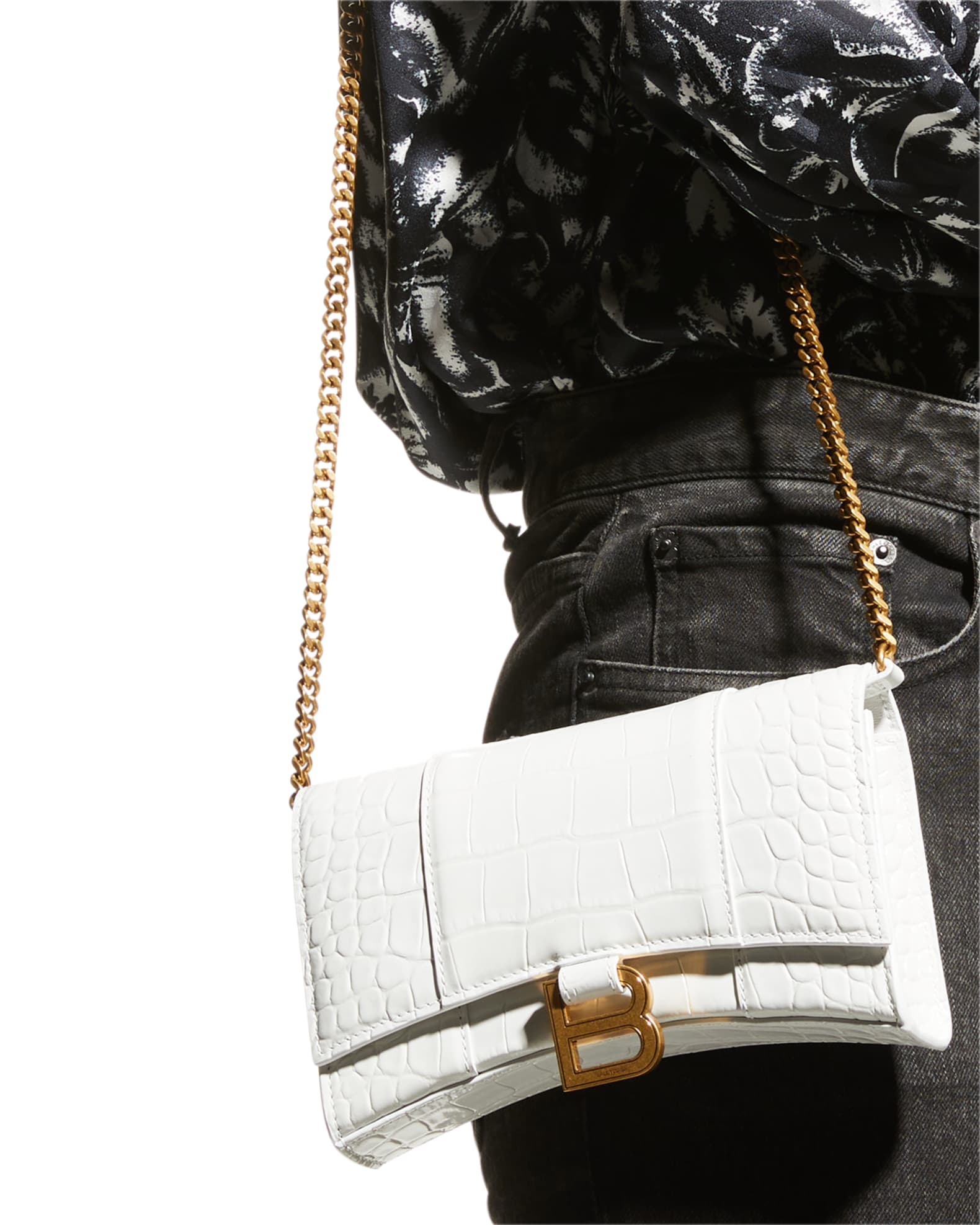 BALENCIAGA Hourglass チェーンウォレット メタライズド Balenciaga Hourglass Shiny Mock-Croc Chain Wallet | Neiman