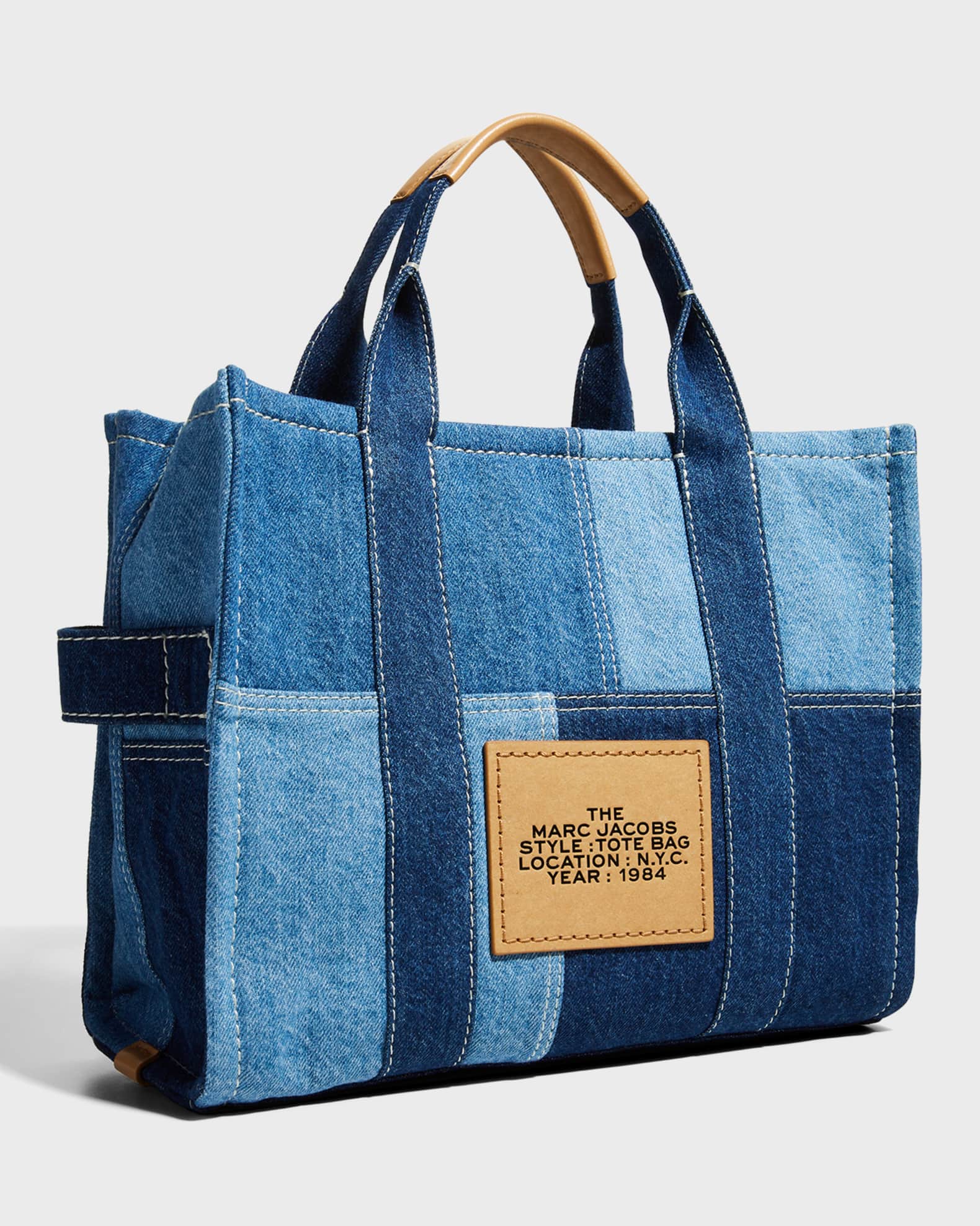 トートバッグ Medium Traveler Tote in Blue Denim Cotton Marc Jacobs The Denim Medium Tote Bag | Neiman Marcus