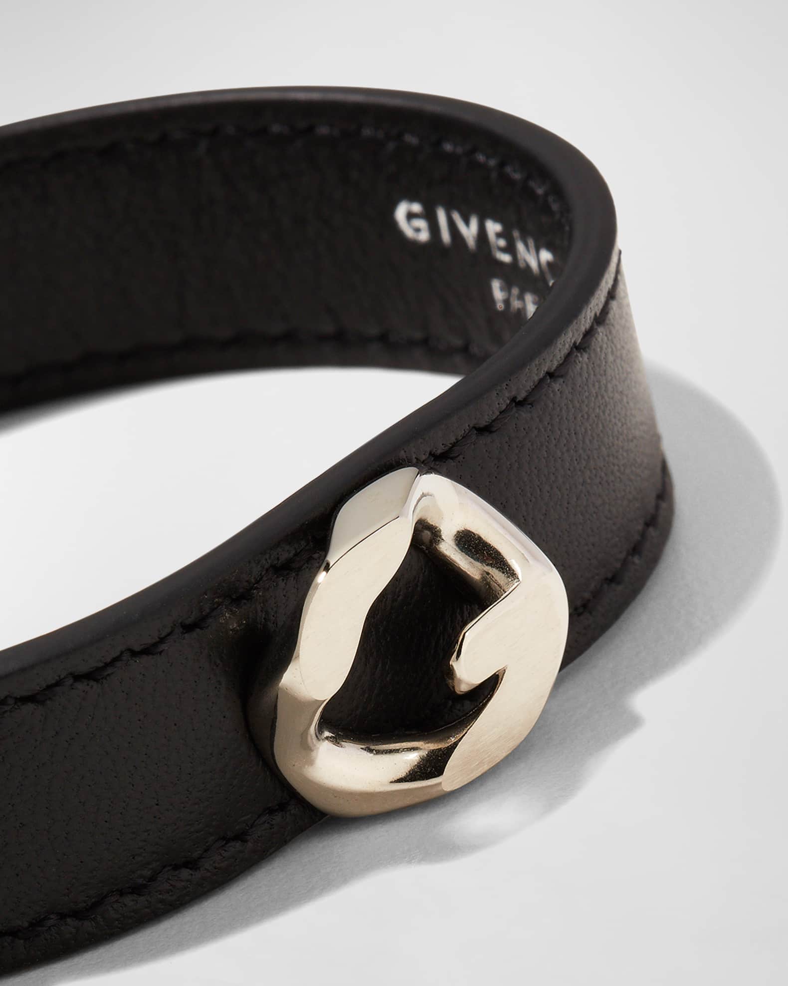 GIVENCHY　レザーリストバンド GIVENCHY - GIVENCHY スタッズレザーブレスレット 箱付きの通販