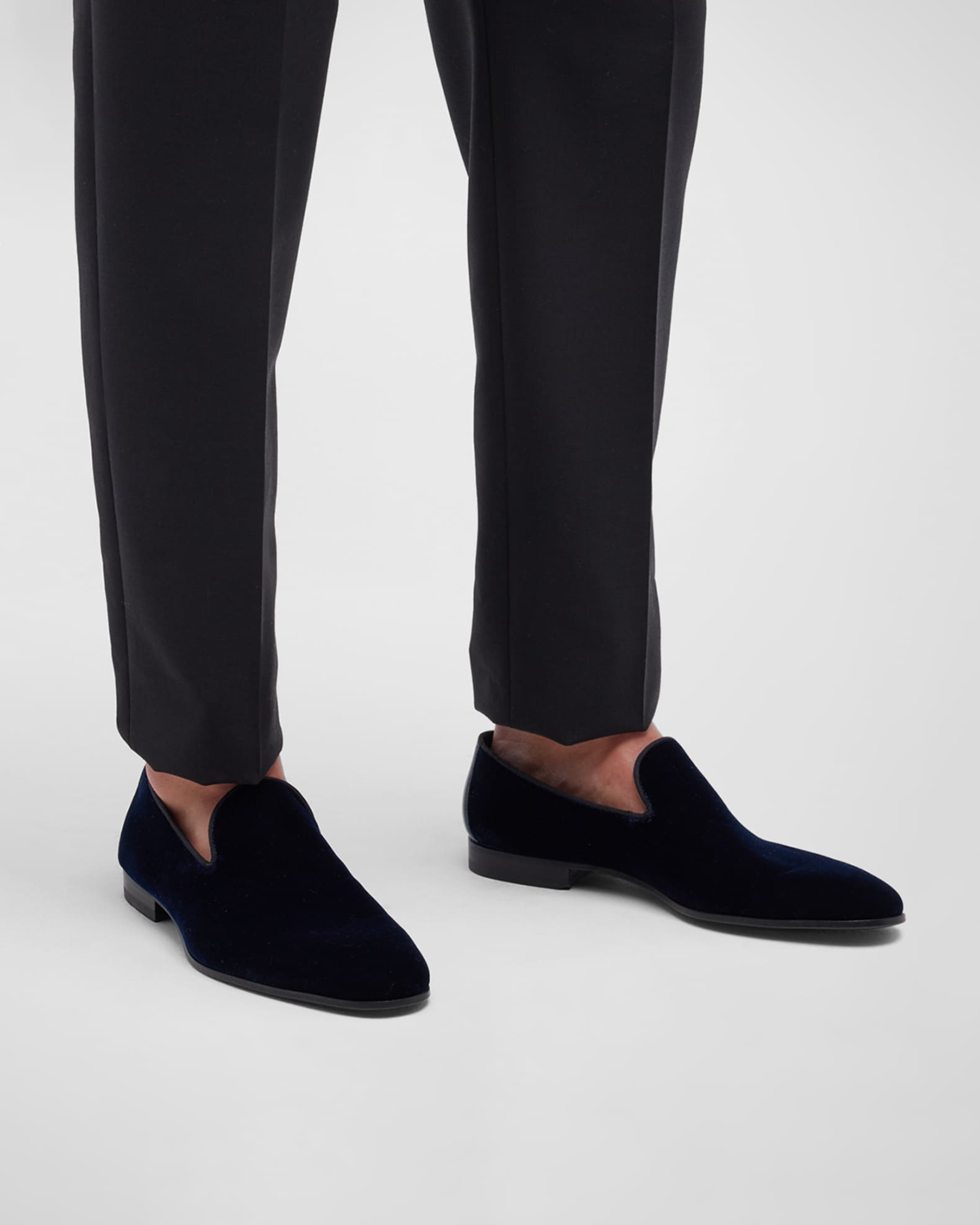 ベルベット【MAGNANNI】Jareth ヴェネチアンローファー 23AW新作 Magnanni Men's Jareth Velvet Venetian Loafers | Neiman Marcus