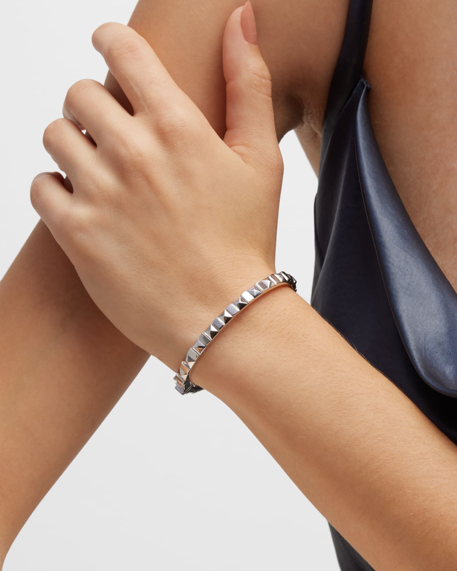 18K White Gold Baguette Diamond Pyramid Bangle, Size 17cm 1