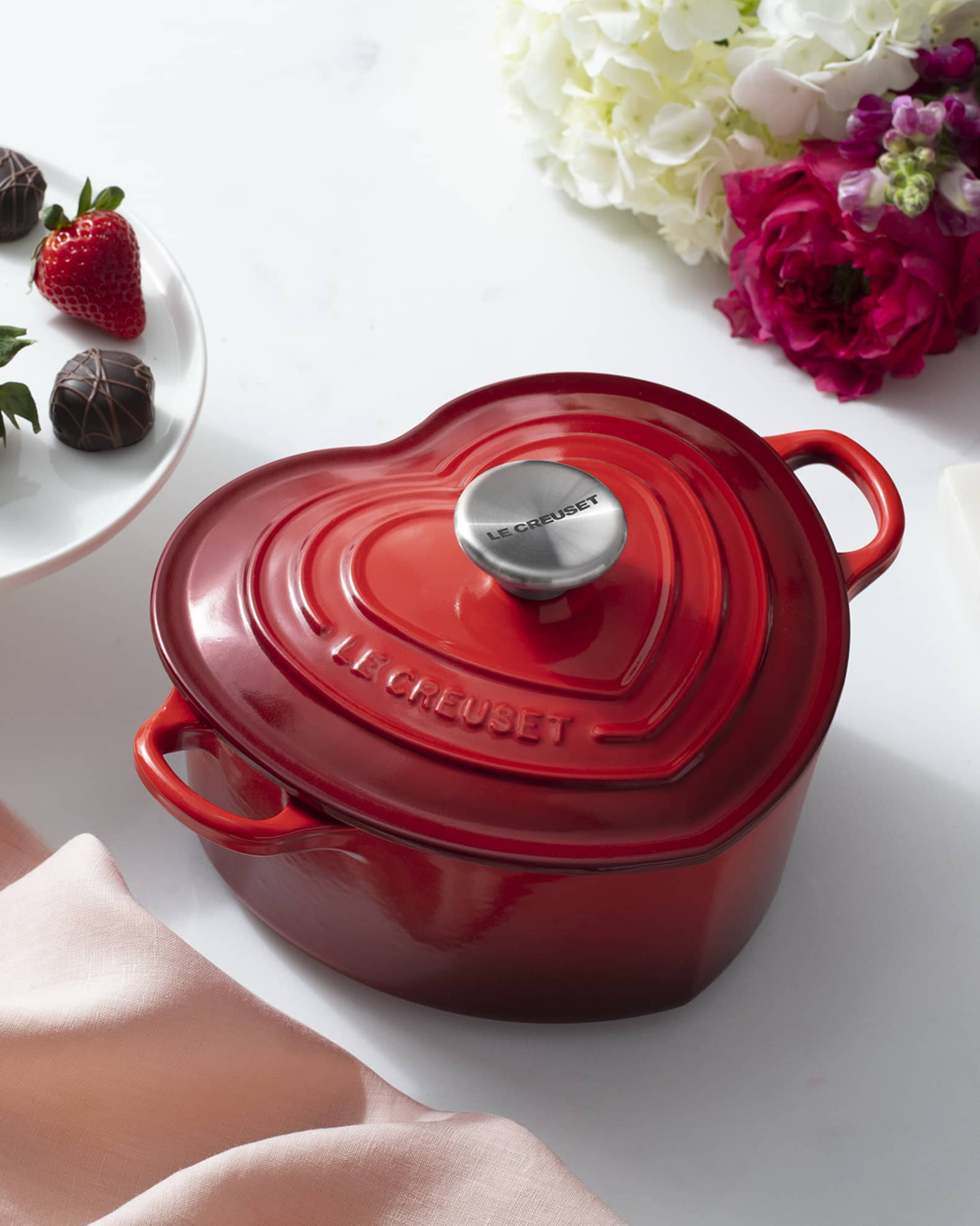 Le Creuset Round Dutch Oven With Heart Knob