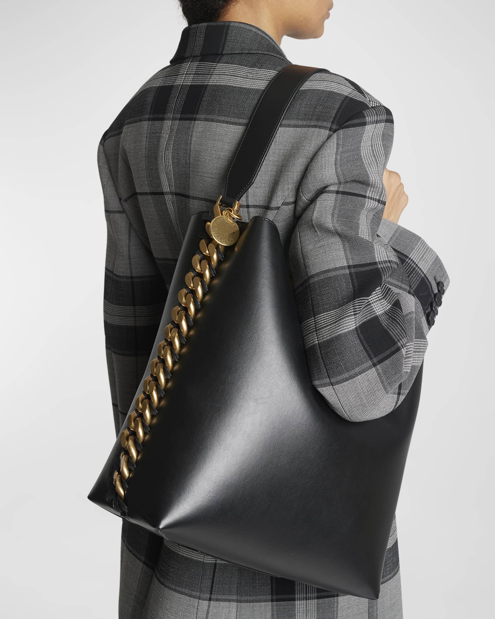 【送料&関税込】Stella McCartney Two-tone Alter Mat Trace An Stella McCartney Two-Tone Chain Vegan Leather Tote Bag