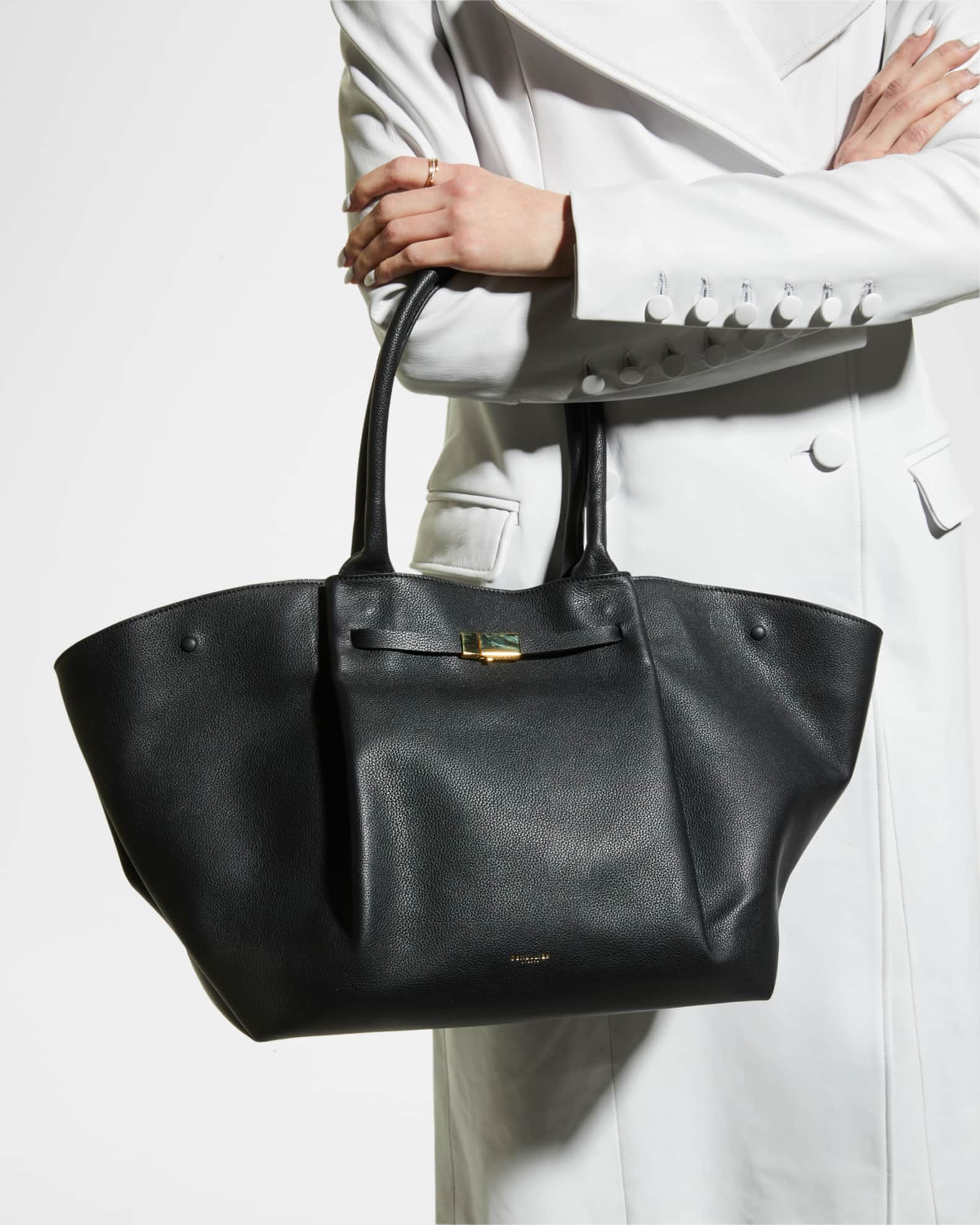 The New York | Black Small Grain | DeMellier