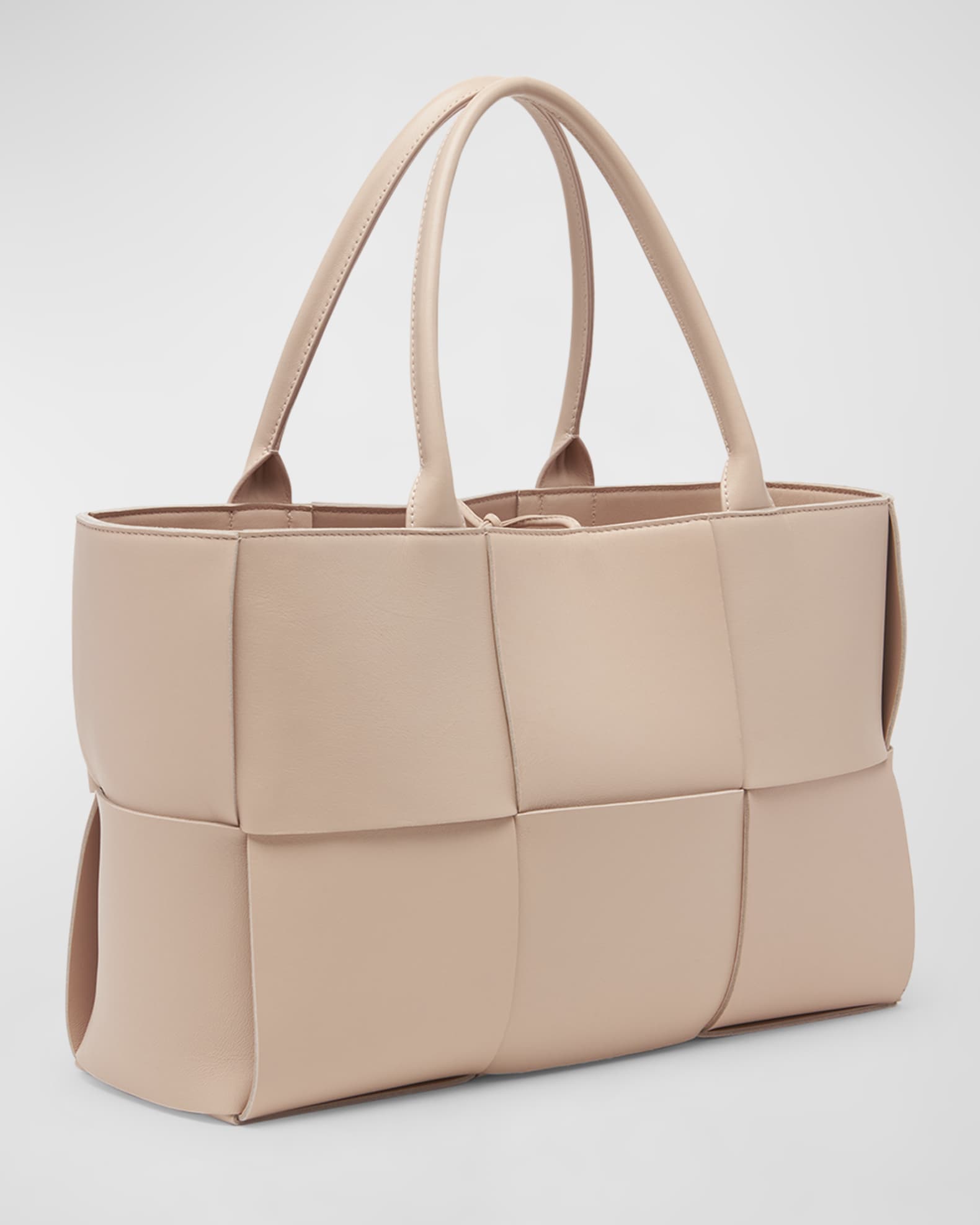 VIP【送料関税込】BOTTEGA VENETA ARCO TOTE MEDIUM TOTE BAG 0400014851525_BLACKSILVER?wid=