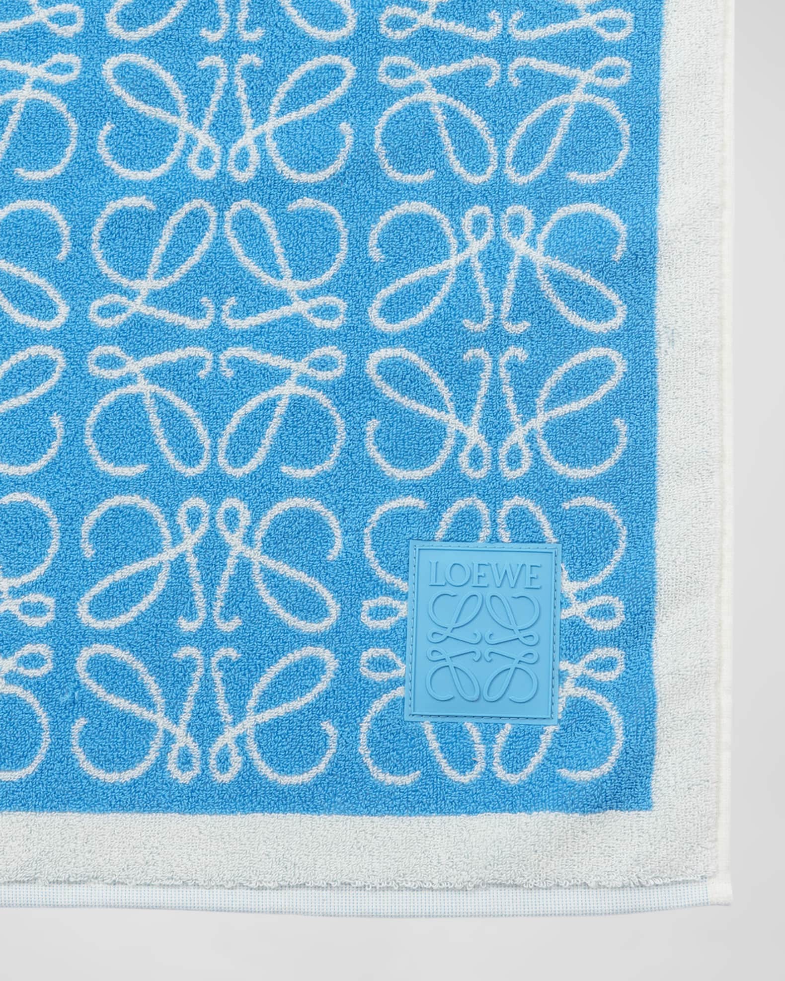 LOEWE ロエベ ビーチタオル スイムタオル ロゴ ブルー ホワイト 刺繍 Loewe Anagram Cotton Towel | Neiman Marcus