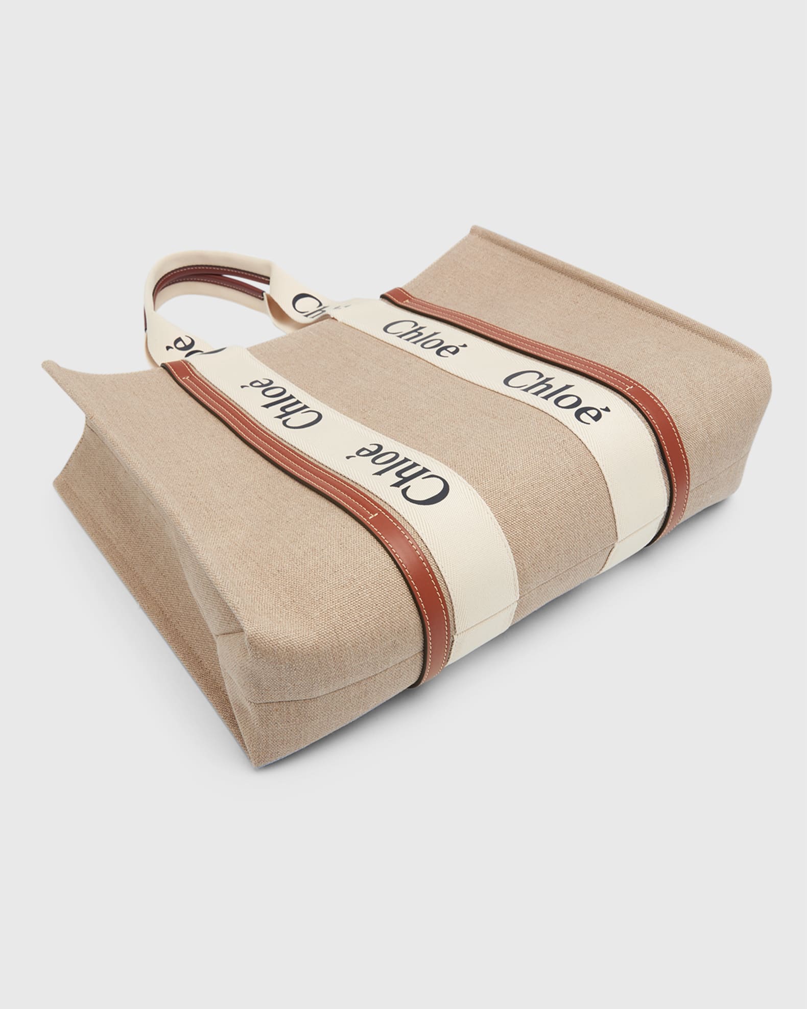 【CHLOE】WOODY TOTE BAG LARGE Chloé Large Woody Tote Bag In Linen in White - Brown | Chloé US