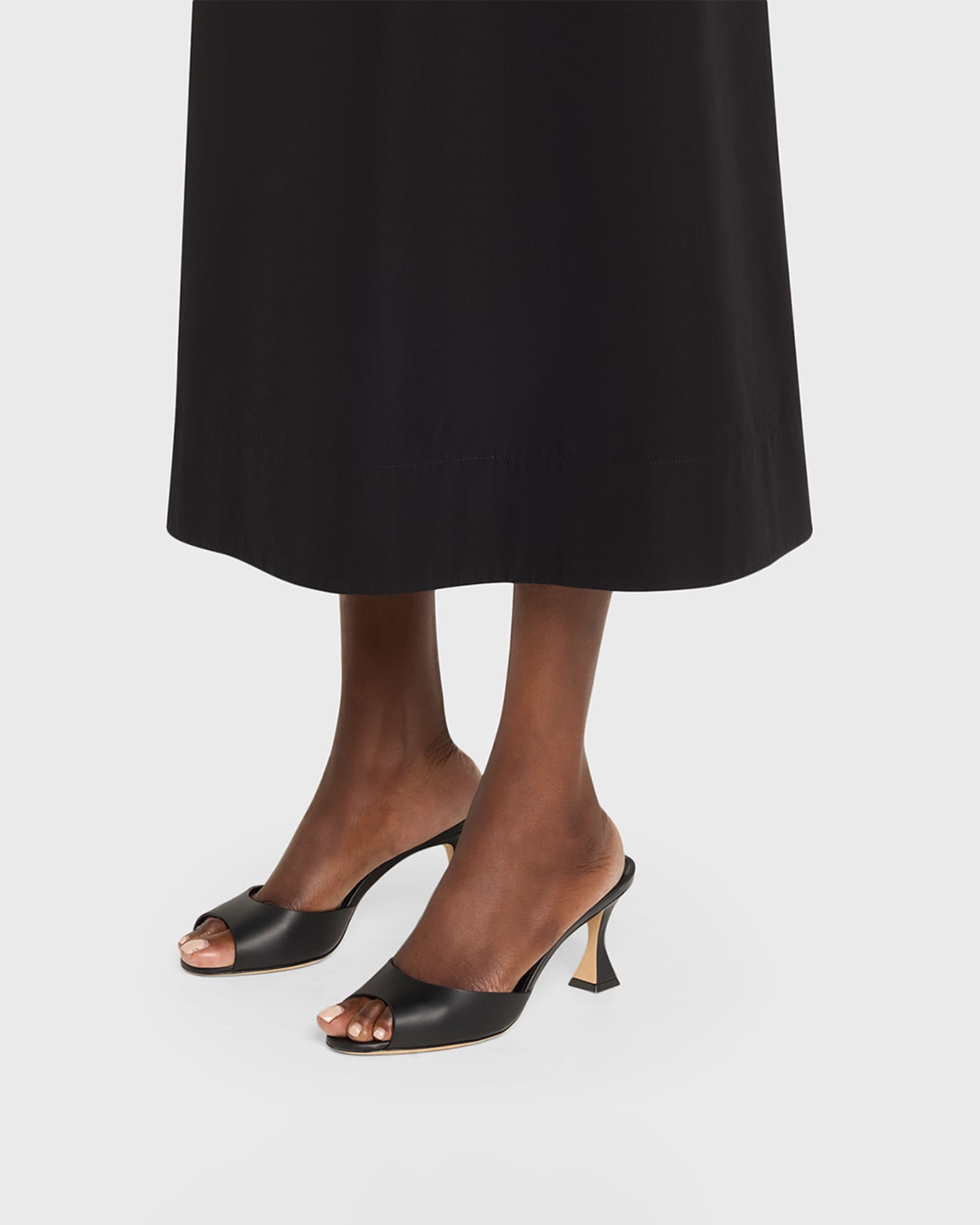 【大特価】マノロ ブラニク JADARONA ミュール（サイズ36:23cm） Manolo Blahnik Jadarona Leather Mule Sandals | Neiman Marcus