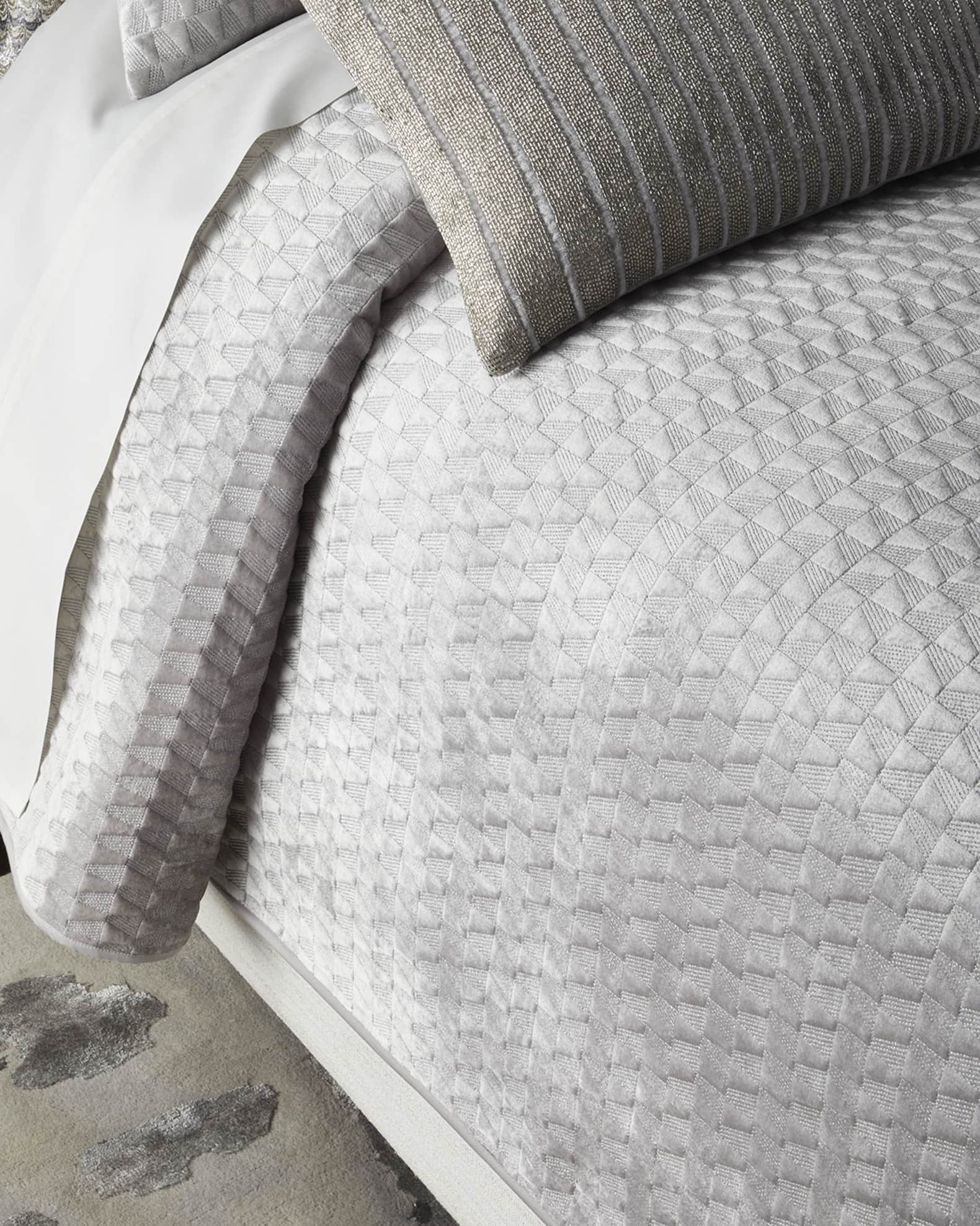 Marconi Geometric Velvet Quilt 0