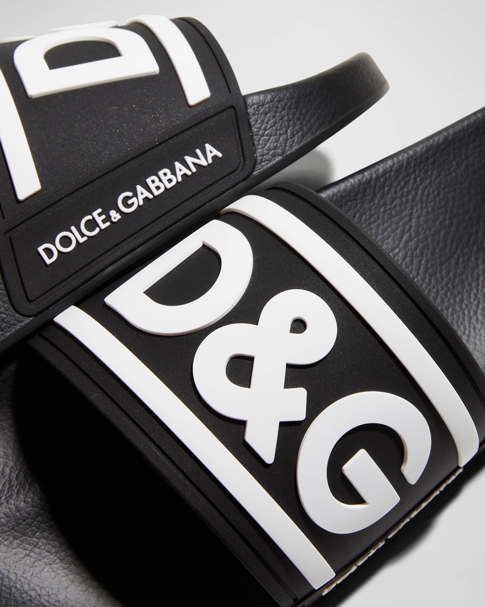 DOLCE&GABBANA ロゴプールスライド 大人気 数量限定 Dolce&Gabbana Men's Logo Pool Slides | Neiman Marcus