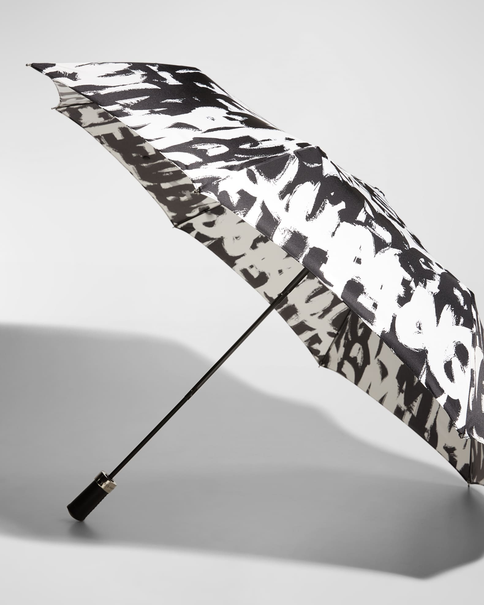 Burberry 2025 graffiti umbrella