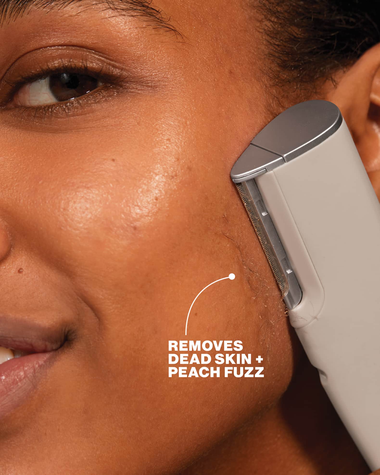 LUXE+ Sonic Dermaplaning & Peach Fuzz Removal 1