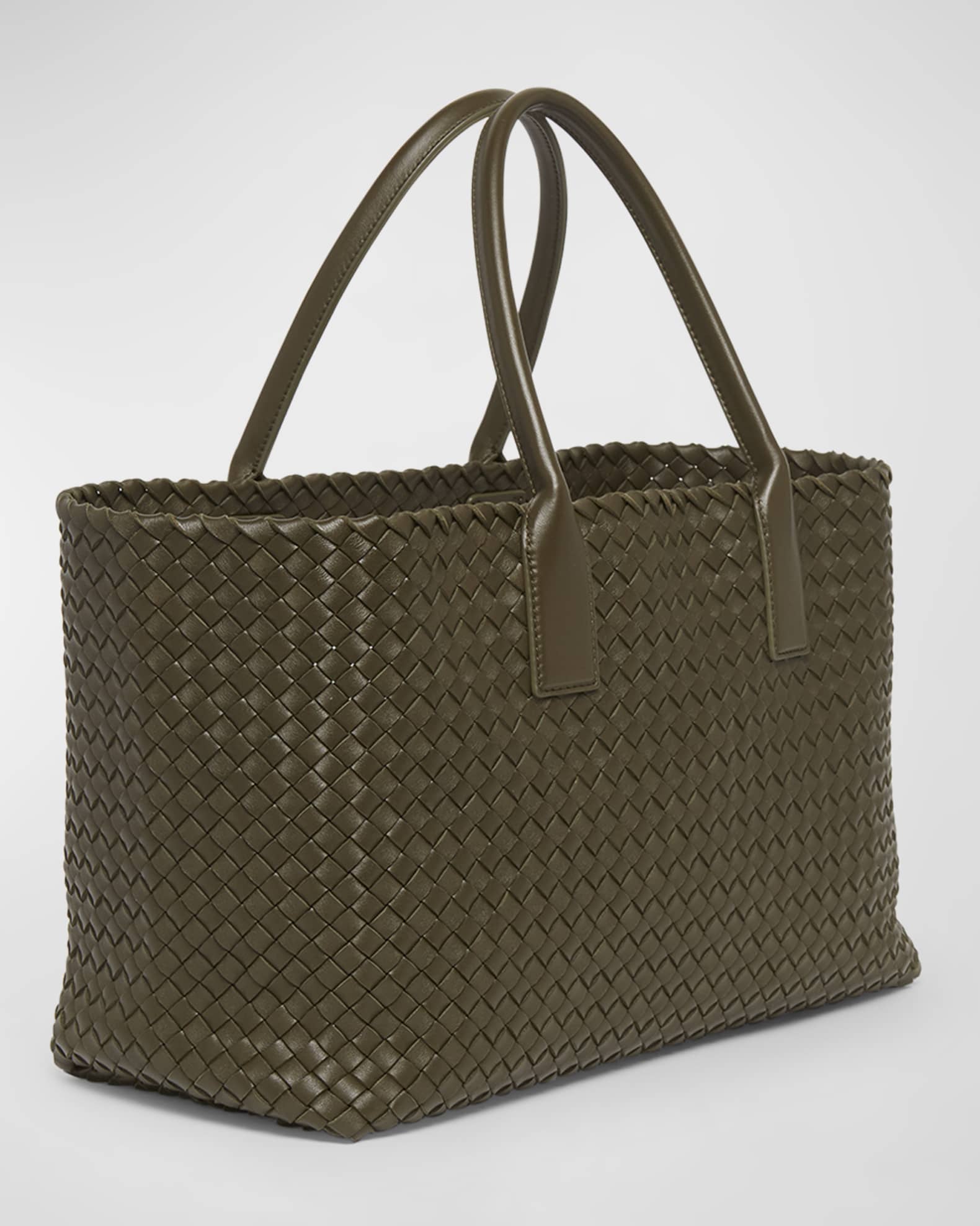 トートバッグ BOTTEGA VENETA CABAT MEDIUM TOTE BAG IN INTRECCIATO NAPPA Bottega Veneta Medium Cabat Bag | Neiman Marcus
