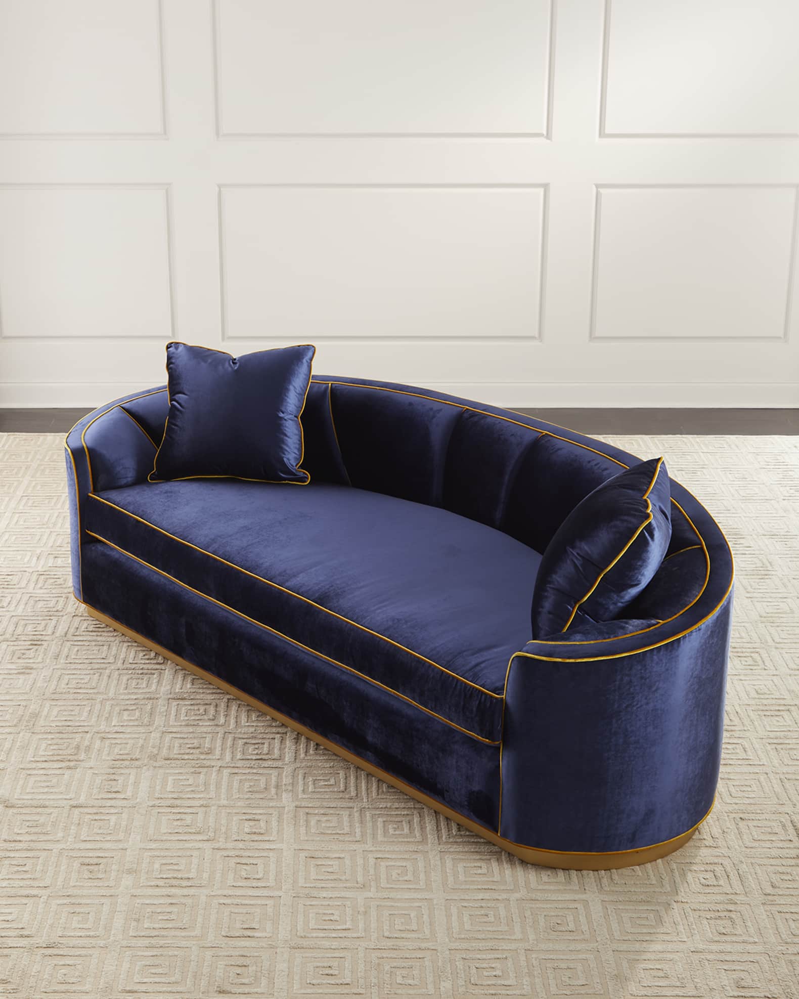 Veronica Sofa, 107.5" 1