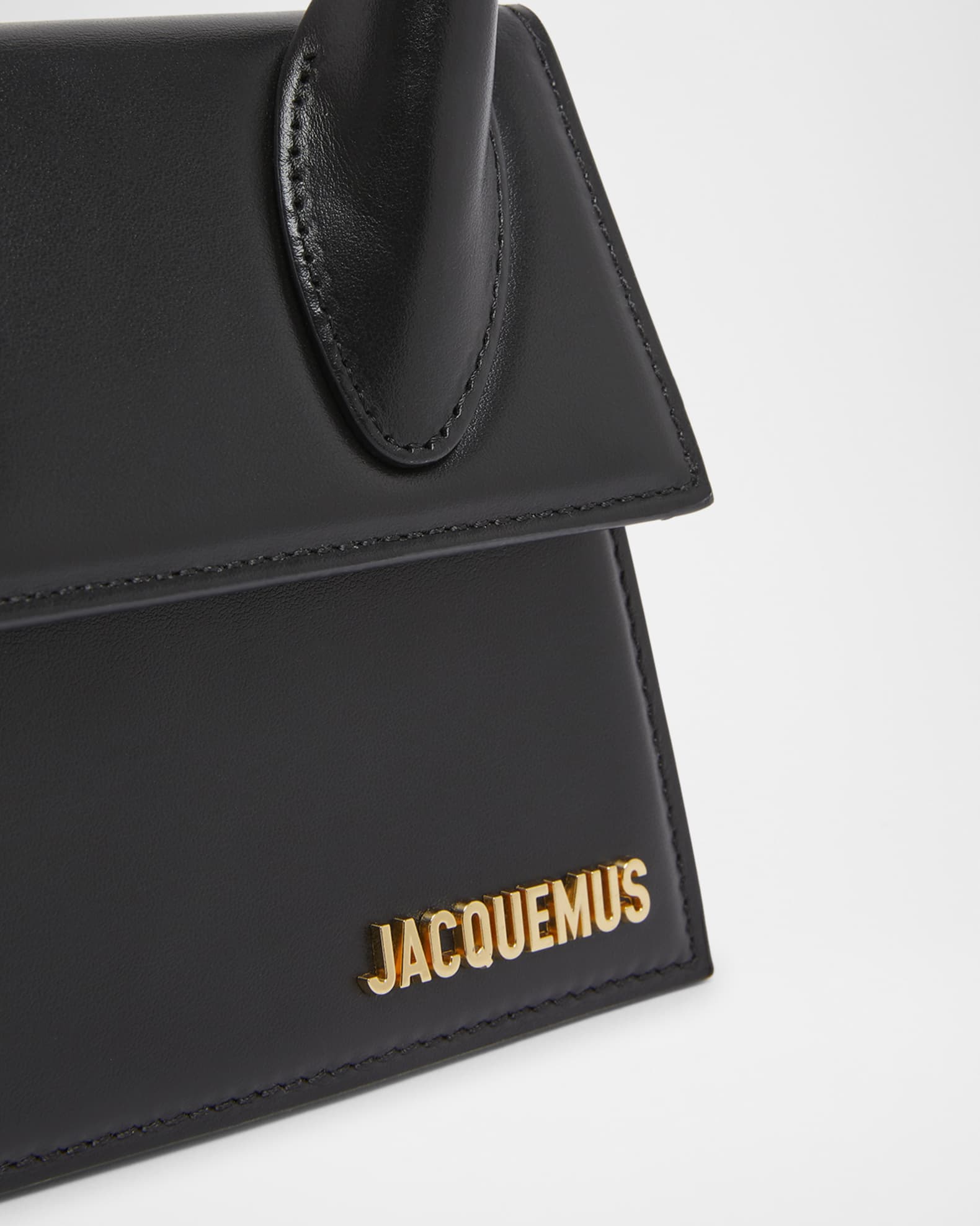 ★JACQUEMUS★Le Chiquito Moyen レザーショルダーバッグ Le Chiquito Moyen Top-Handle Bag | Neiman Marcus