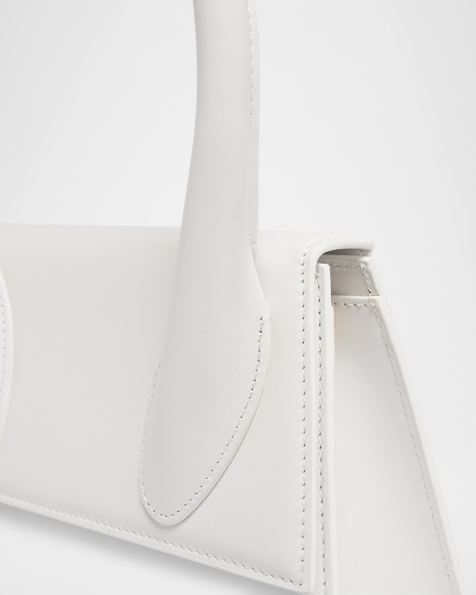 バッグ・カバンその他 JACQUEMUS Le Chiquito Moyen ivory leather bag Jacquemus - Le Chiquito Moyen leather handbag Ivory - The Corner