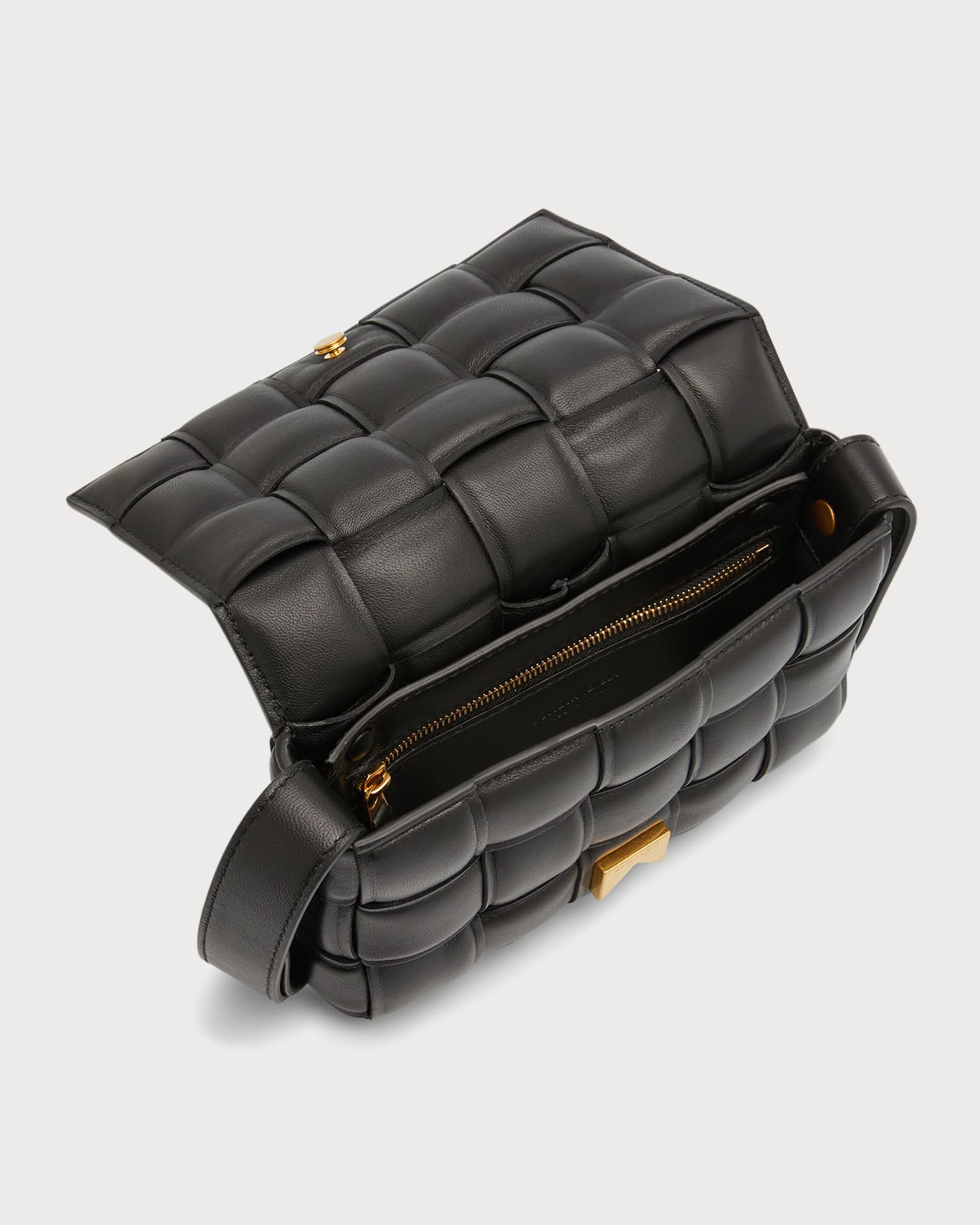 ☆人気☆【BOTTEGA VENETA】☆SMALL PADDED CASSETTE バッ.グ☆ Bottega Veneta Small Padded Cassette Bag | Neiman Marcus