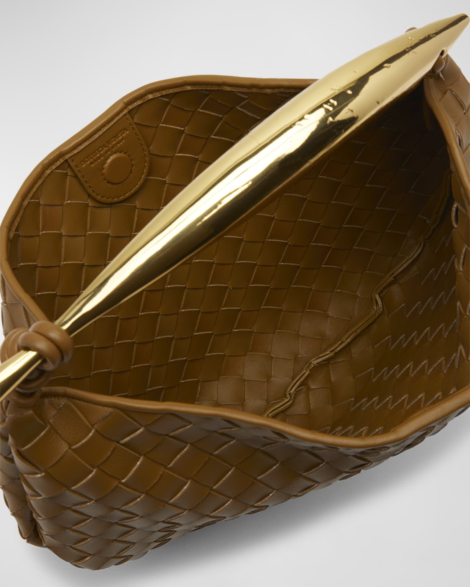 ハンドバッグ BOTTEGA VENETA SARDINE HANDBAG IN WEATHERED LEATHER Bottega Veneta Sardine Bag | Neiman Marcus