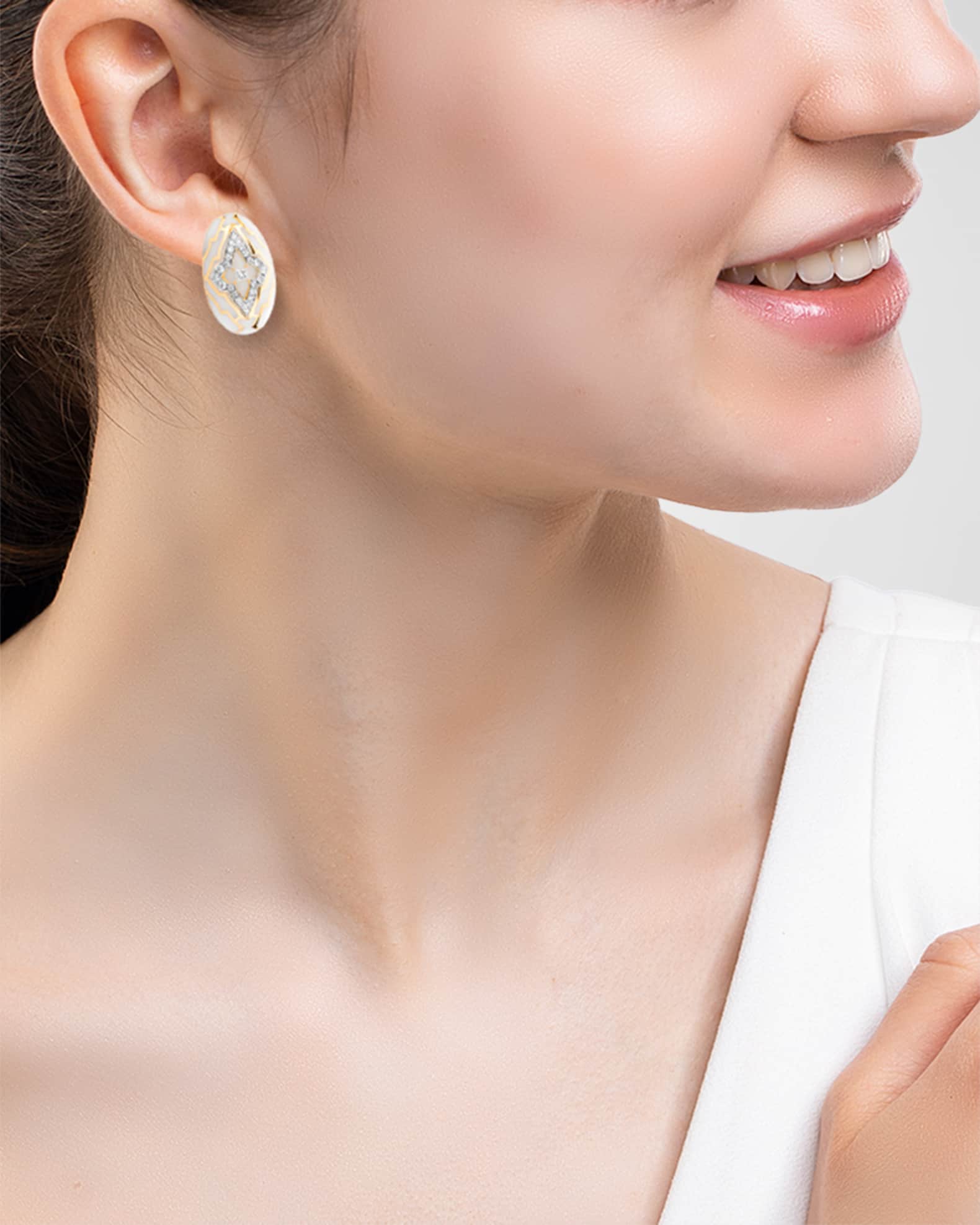 18K Yellow Gold Atlas White Gstaad Day Dreamer Earrings 1