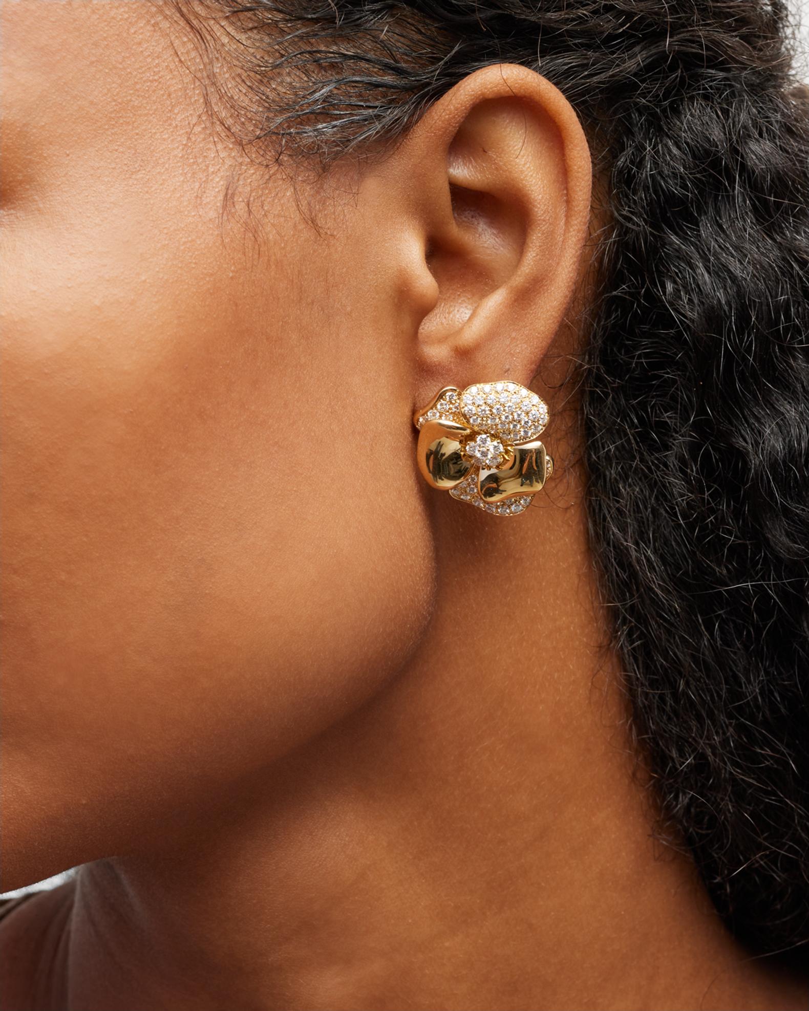 Leo Pizzo 18K Yellow Gold Diamond Flower Omega Clip Earrings