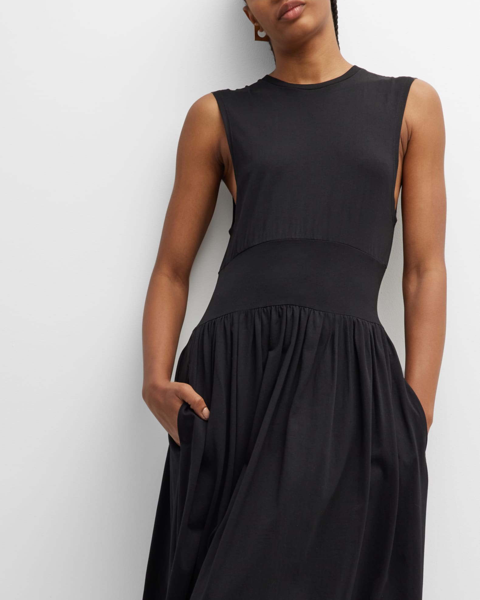 TOTEME｜DRESSES (Sleeveless Cotton T-Shirt Dress (242-WR Sleeveless cotton tee dress black – TOTEME