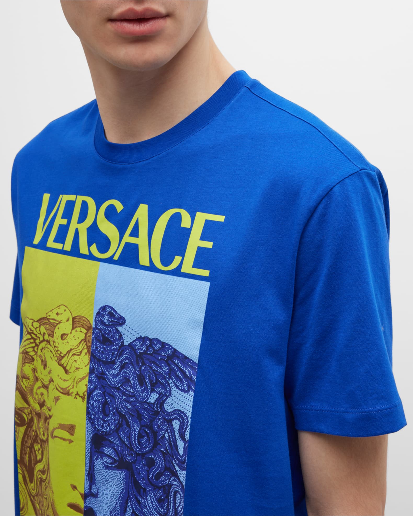 Visne volatilitet let at håndtere Versace Men's Split Medusa Logo T-Shirt | Neiman Marcus