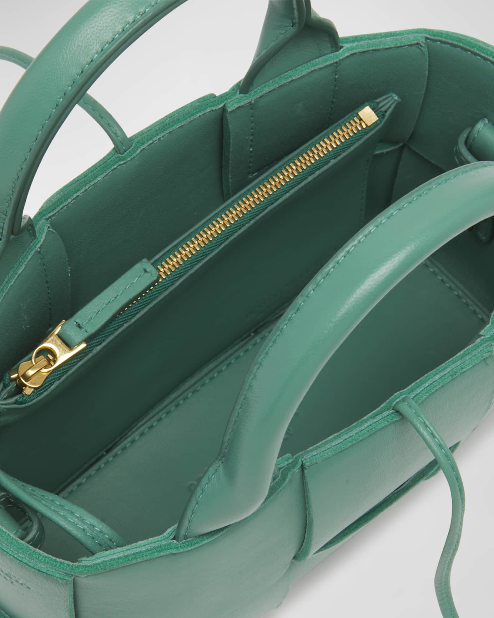 直営店☆BOTTEGA VENETA☆最終SALE!CANDY ARCO ショルダートート Bottega Veneta Candy Arco Tote Bag | Neiman Marcus